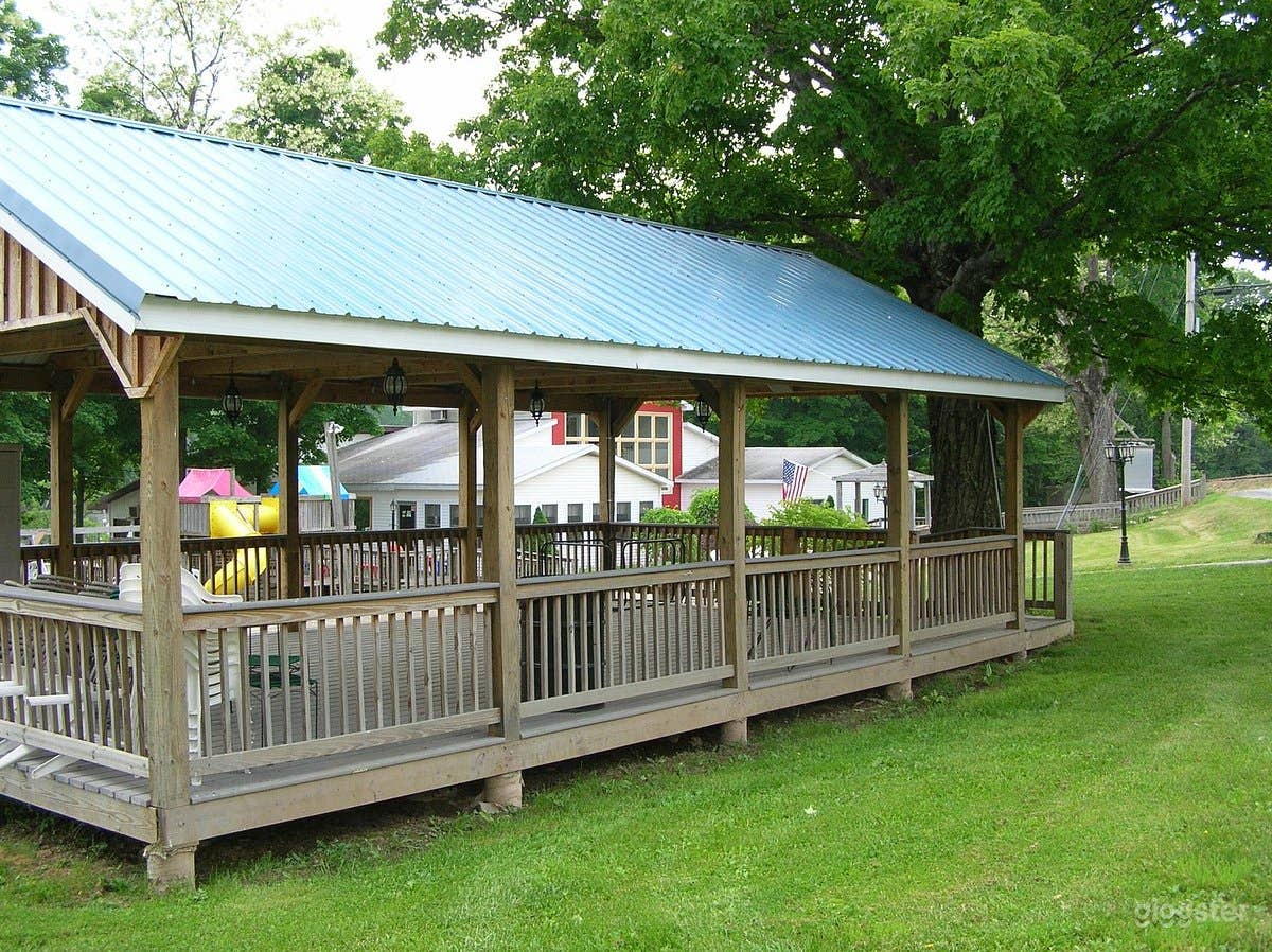 Breathtaking Outdoor Venue by the Lake Photo 3