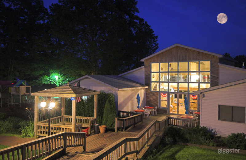 Breathtaking Outdoor Venue by the Lake Photo 4