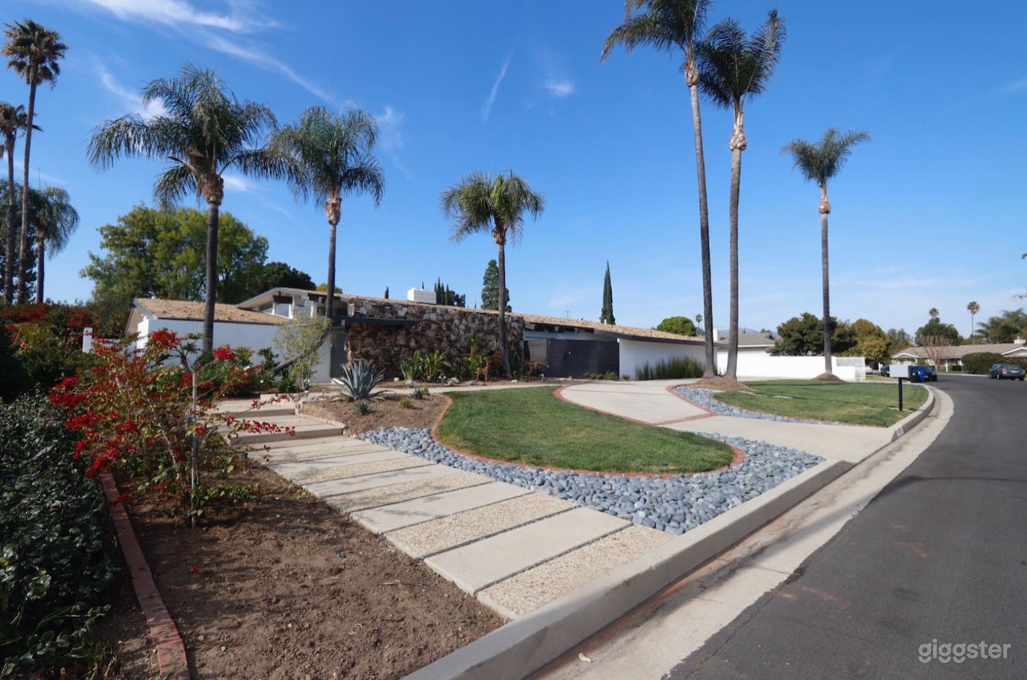 Eichler 1963 mid-century, looks like it could be in Palm Springs. Post and beam with huge great room. 16k lot, with huge lap pool,room for 10 cars.
