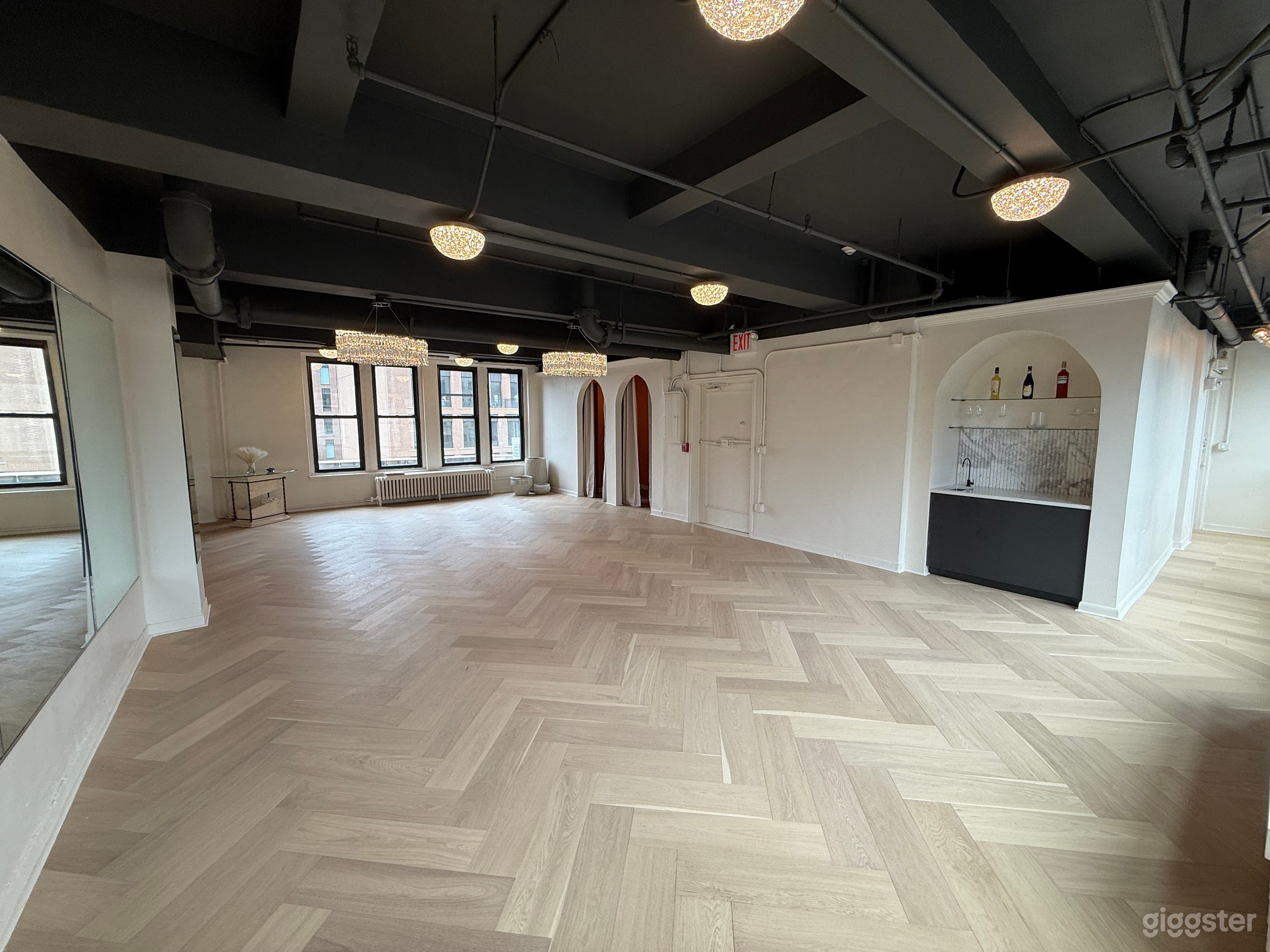 Posh Studio in the Sky Photo 3