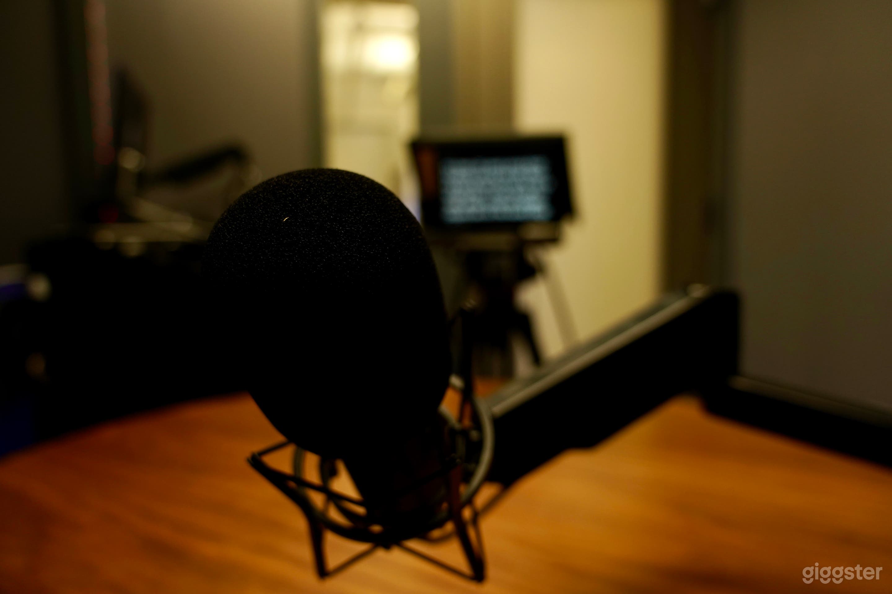 High End Podcast Audio Recording Studio Photo 4