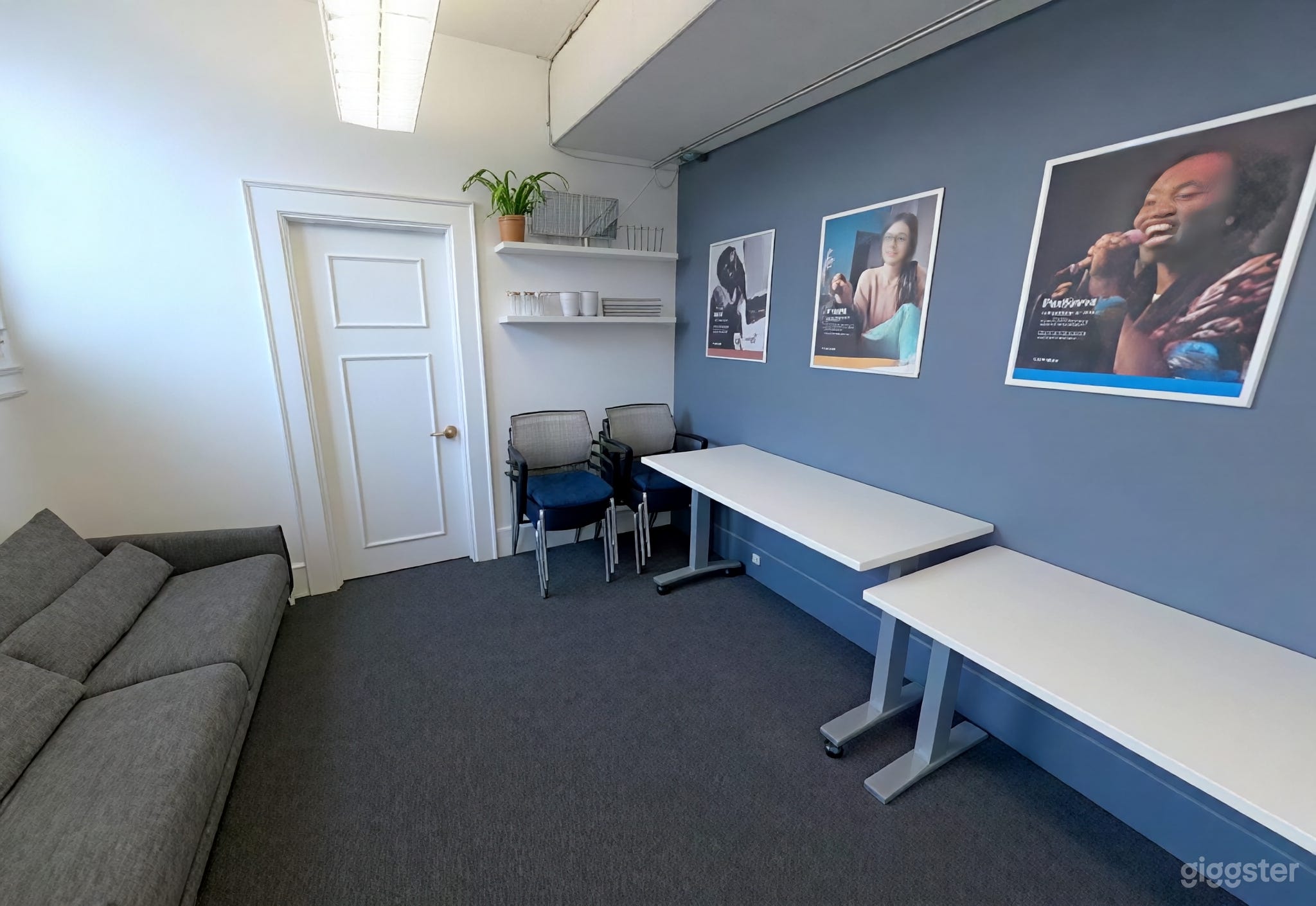 Versatile Executive Suite | Green Room, Conference & Lounge  Photo 3