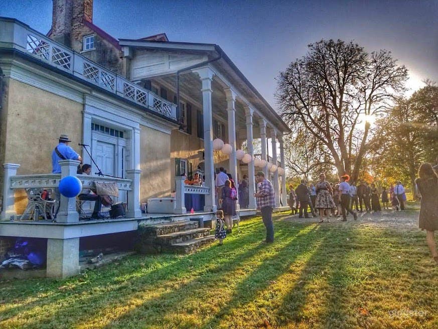 Antebellum Greek-Revival-Style Mansion  Photo 4