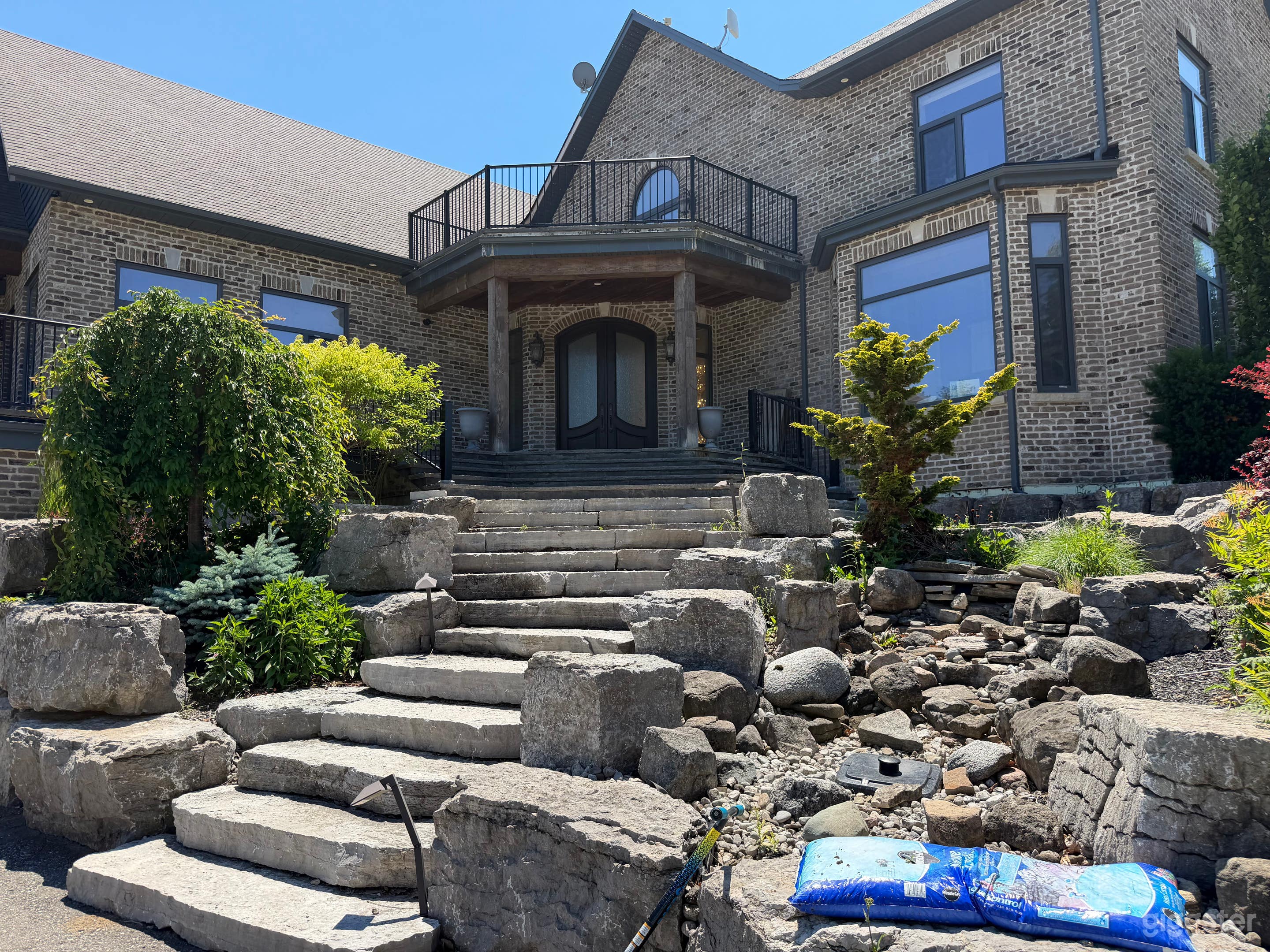 10,000 sq. ft. extraordinary private estate in Milton Photo 2