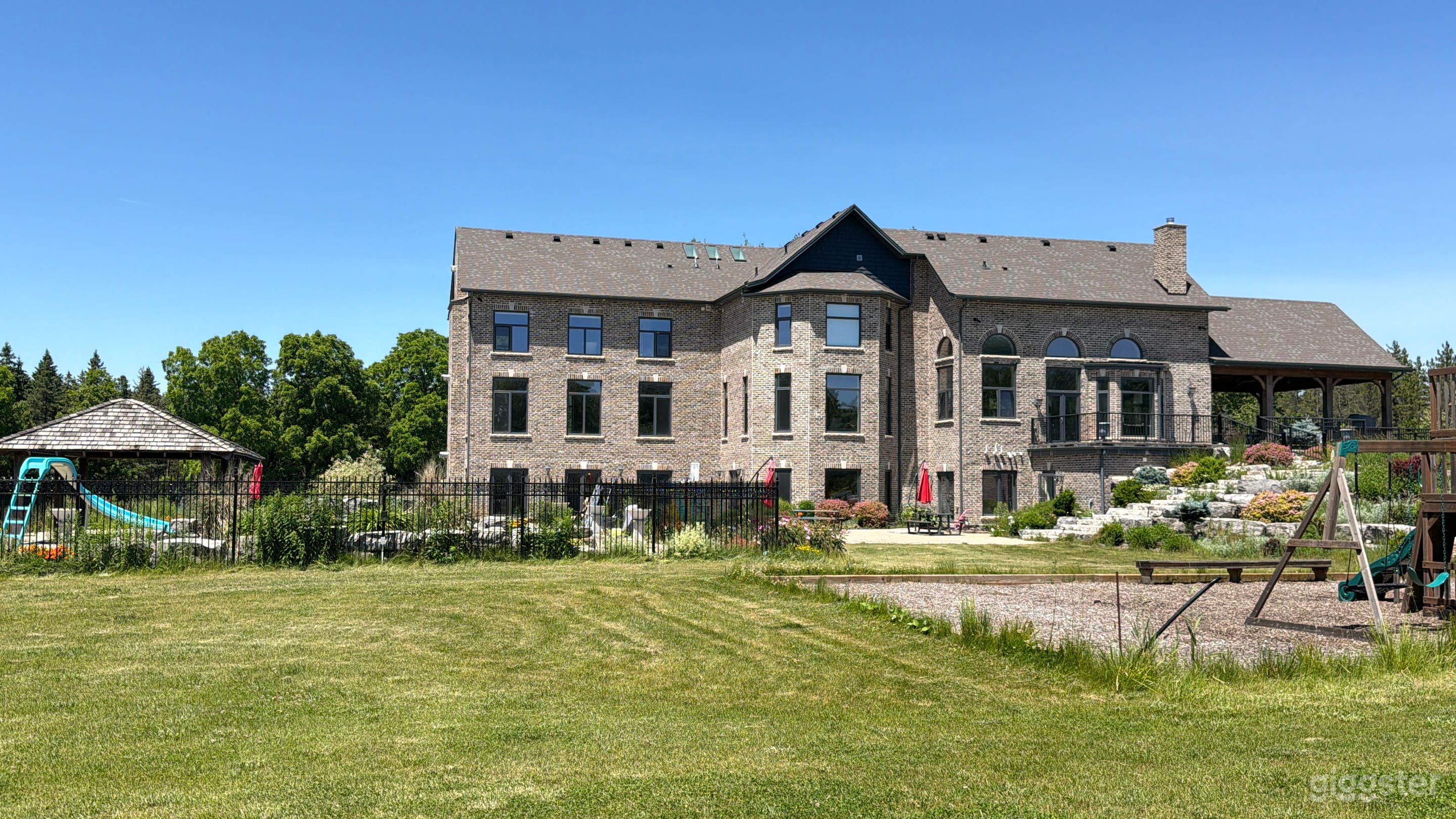 10,000 sq. ft. extraordinary private estate in Milton Photo 4