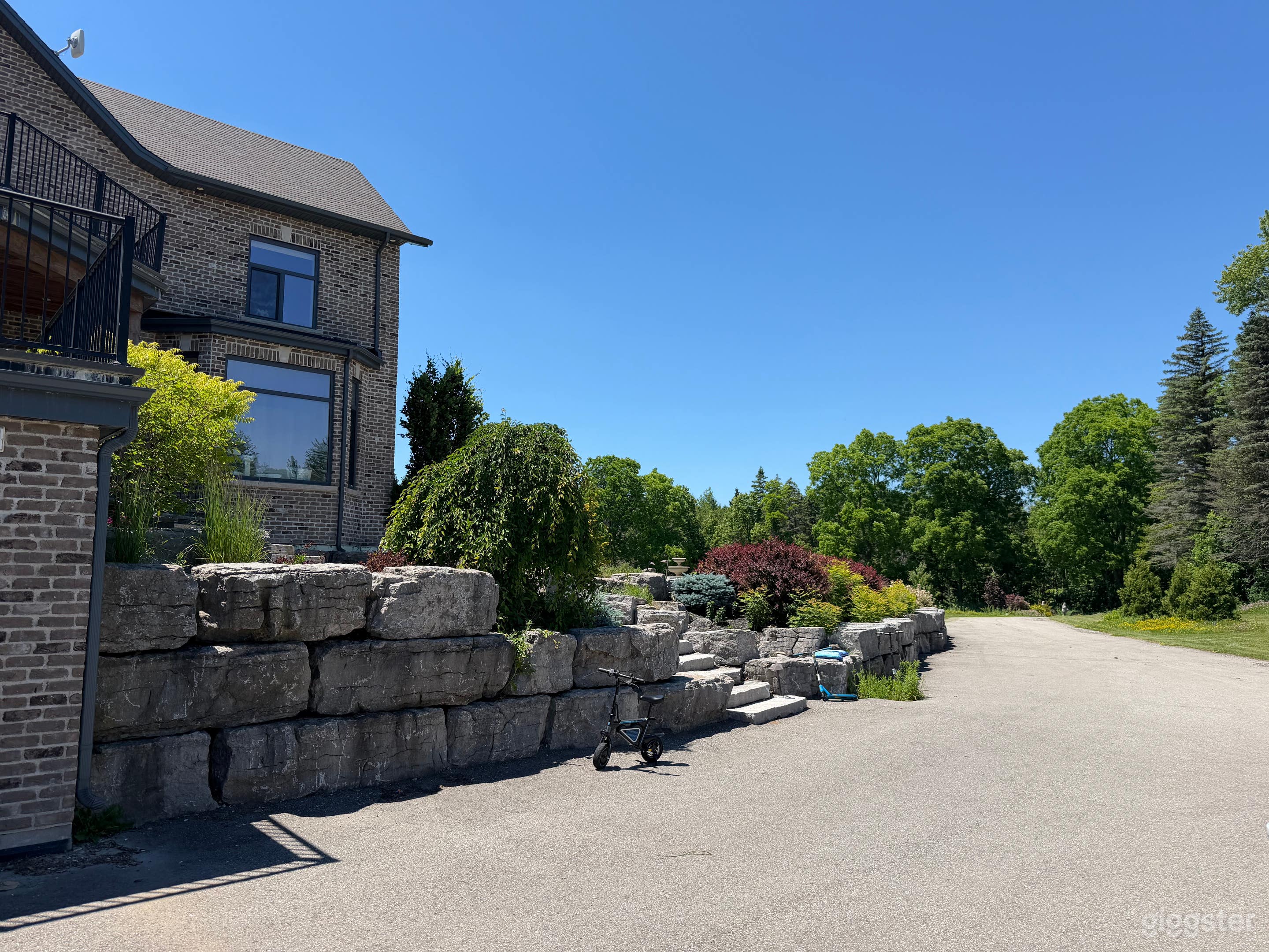 10,000 sq. ft. extraordinary private estate in Milton Photo 3