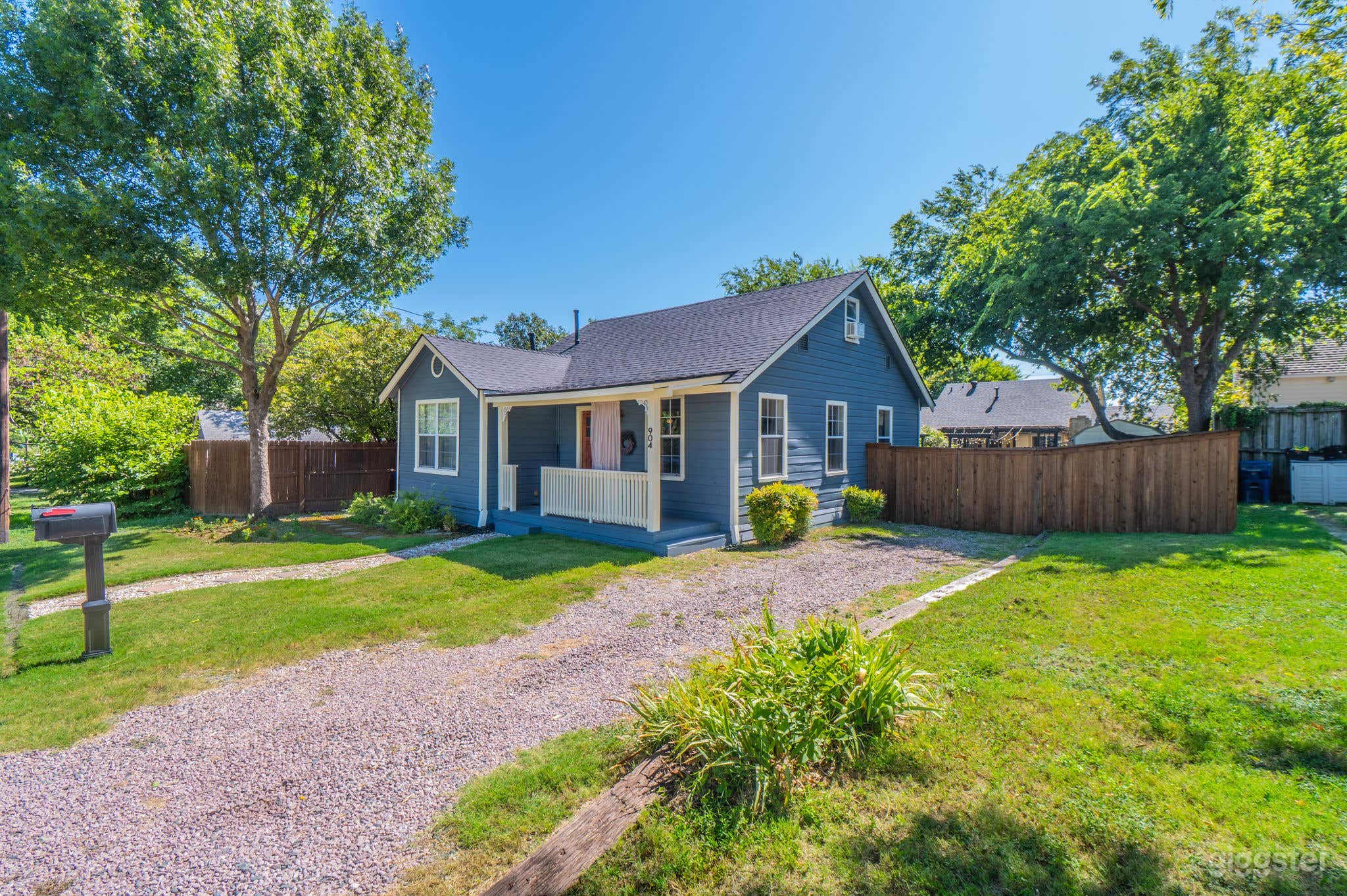 10 min Walk to Downtown • Vintage Bungalow • Patio Photo 1