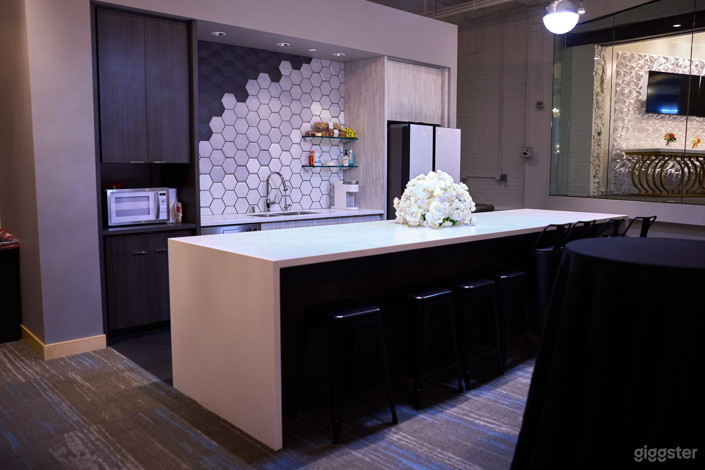 Lower Level Space Photo 3