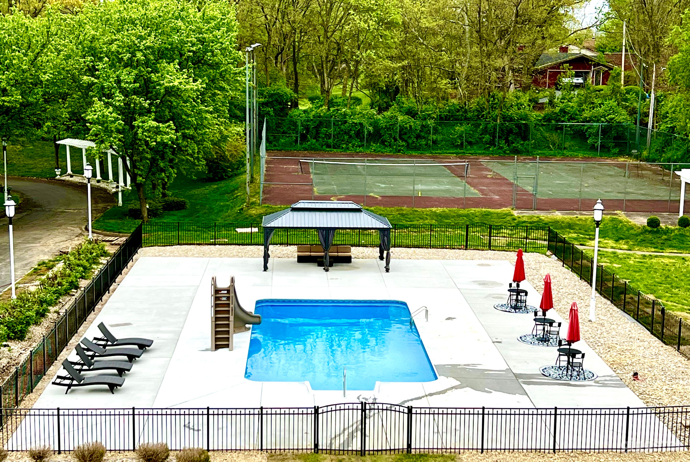 1917  Historical Mansion with pool 9 bedrooms  Photo 3