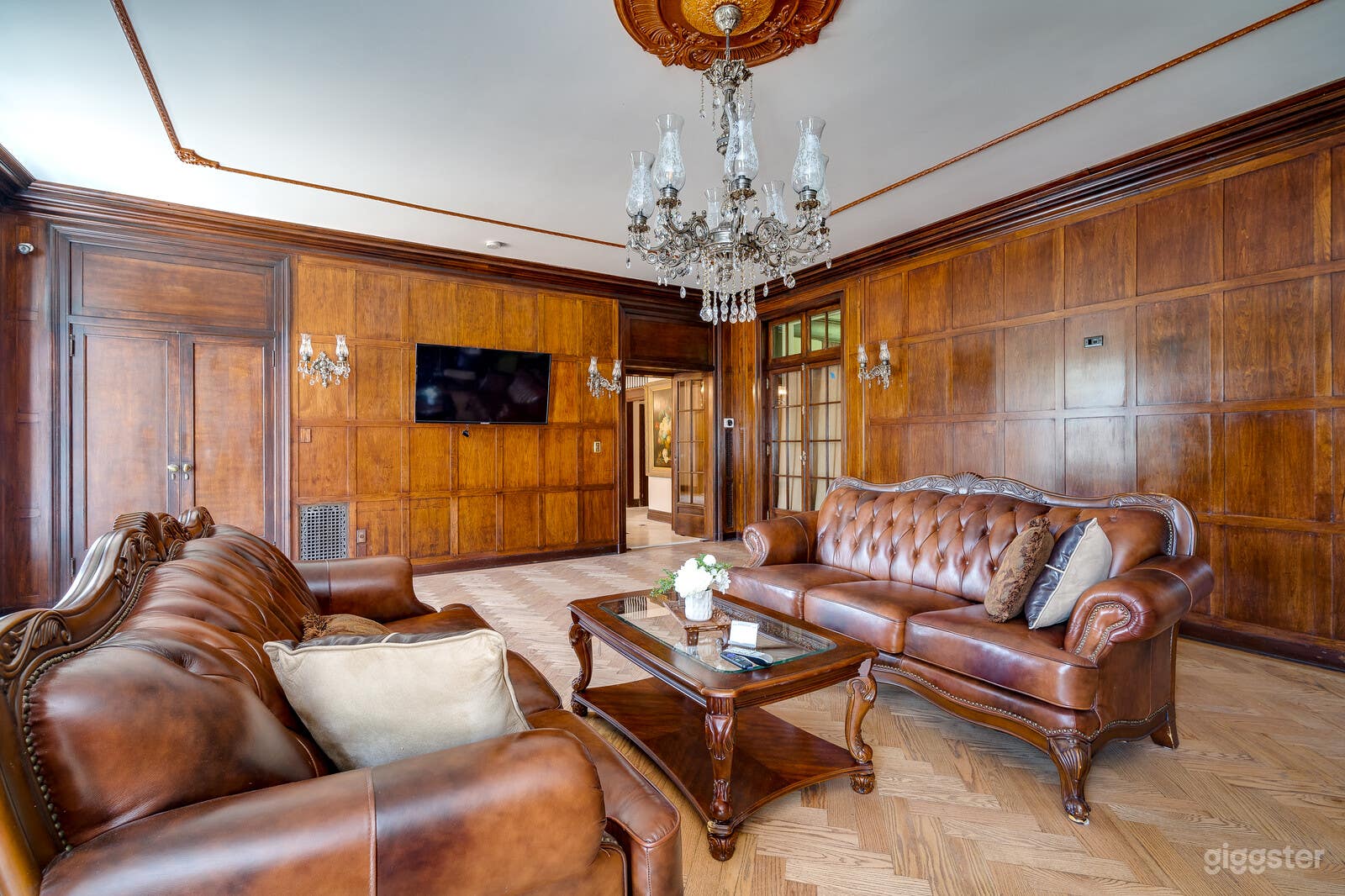 1917  Historical Mansion with pool 9 bedrooms  Photo 4