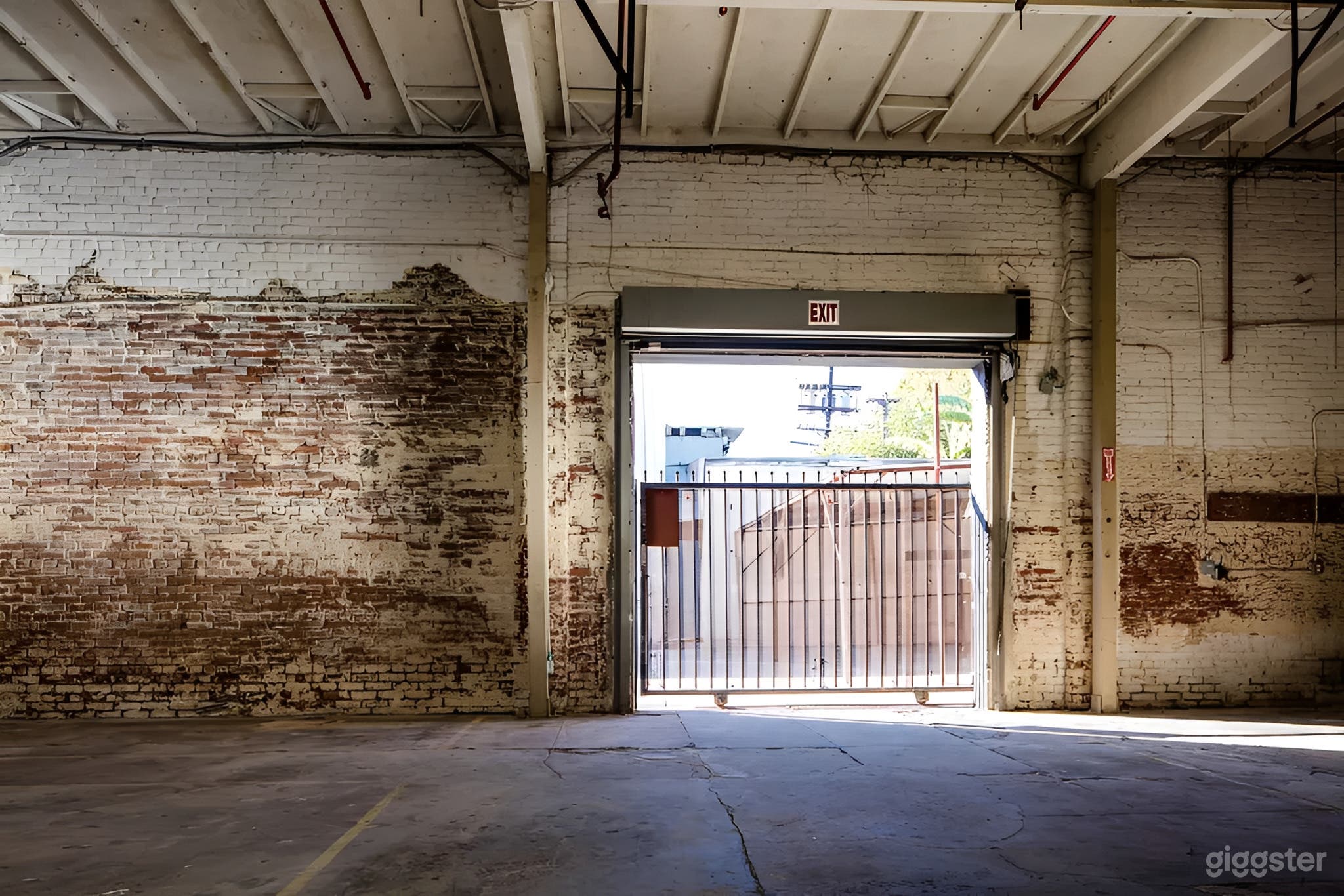 PONY 2 RAW INDUSTRIAL WAREHOUSE STAGE Photo 4