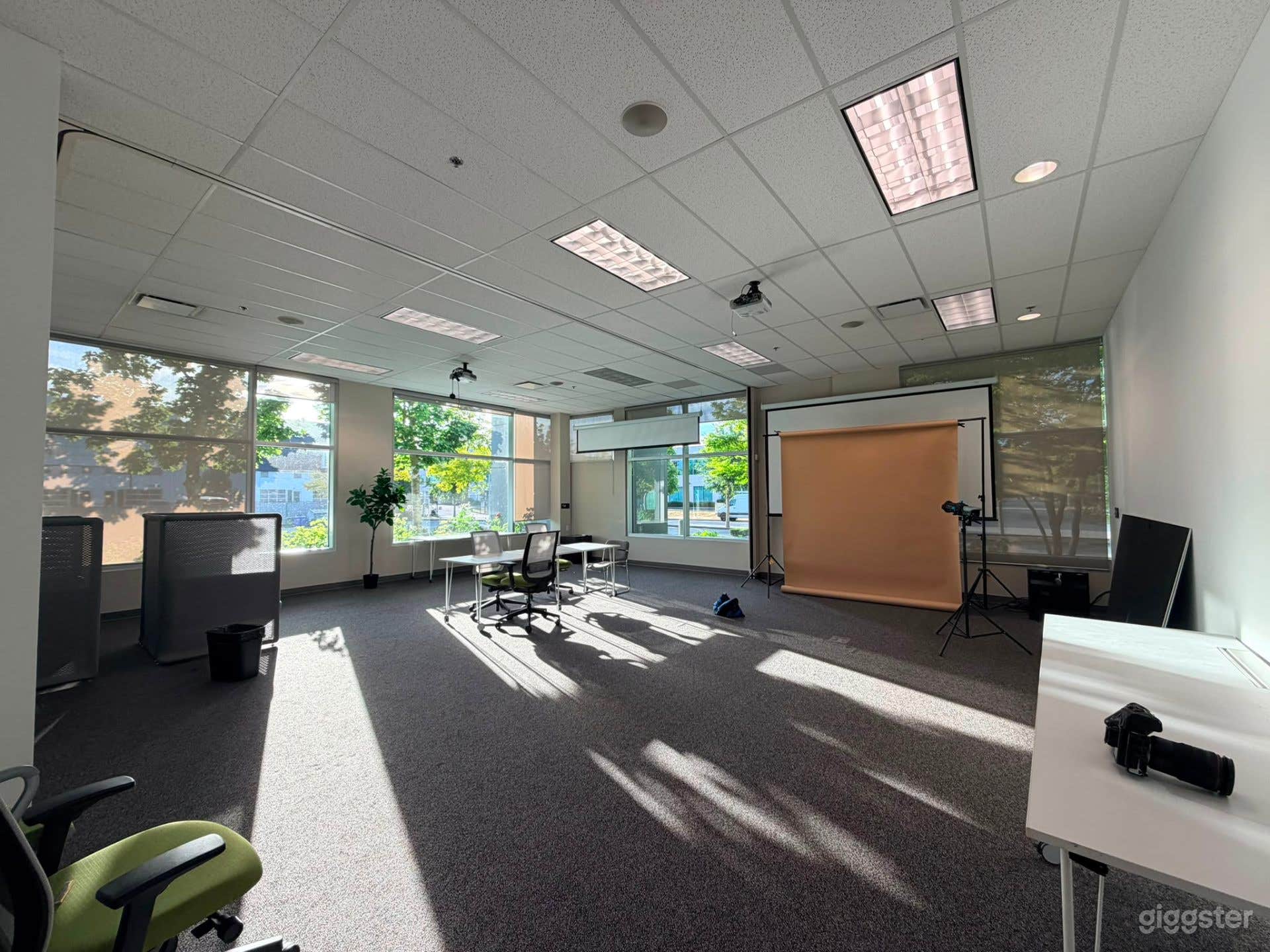 Richmond Creative Studio with Cyclorama Wall Photo 2