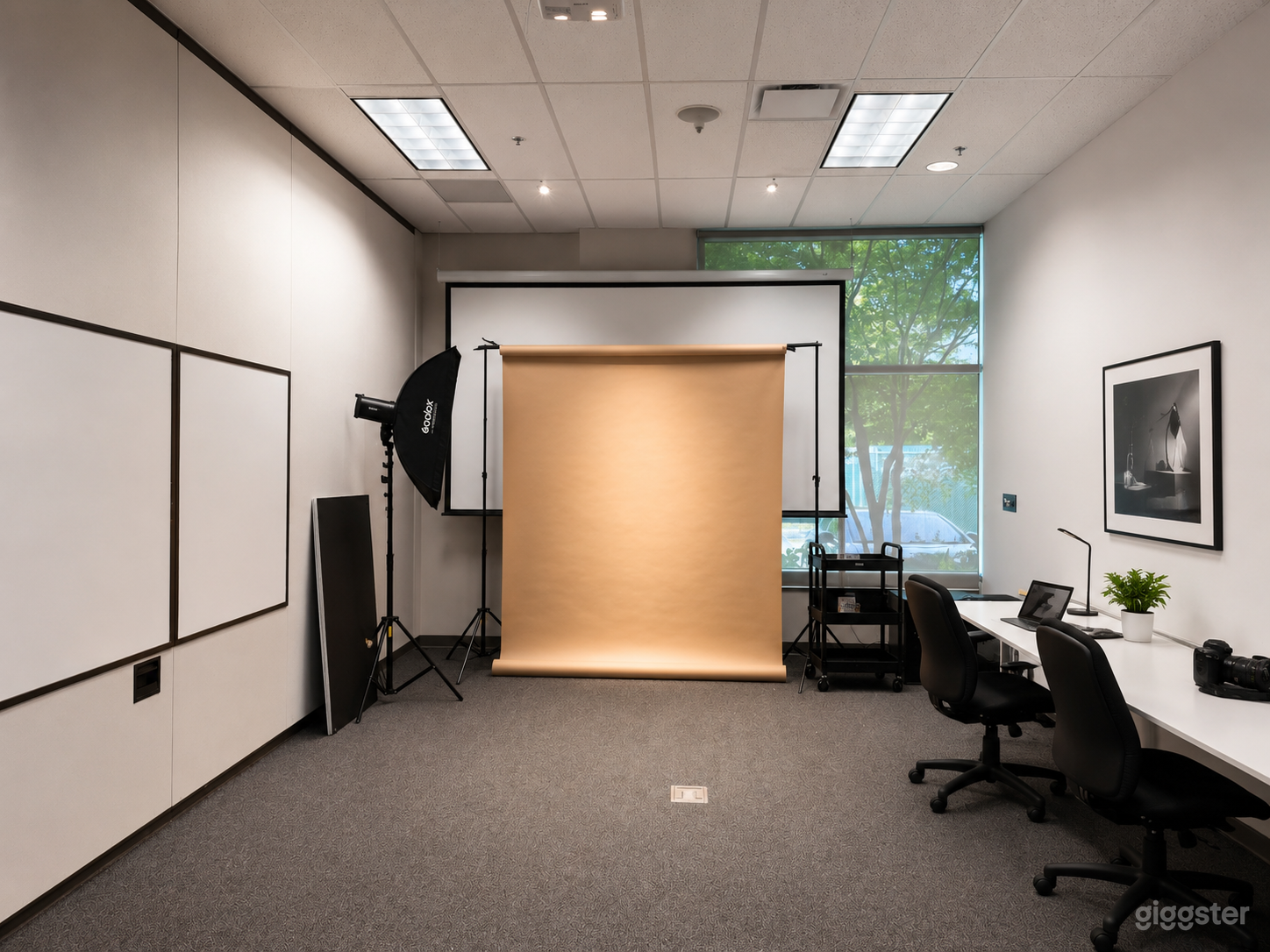 Richmond Creative Studio with Cyclorama Wall Photo 4