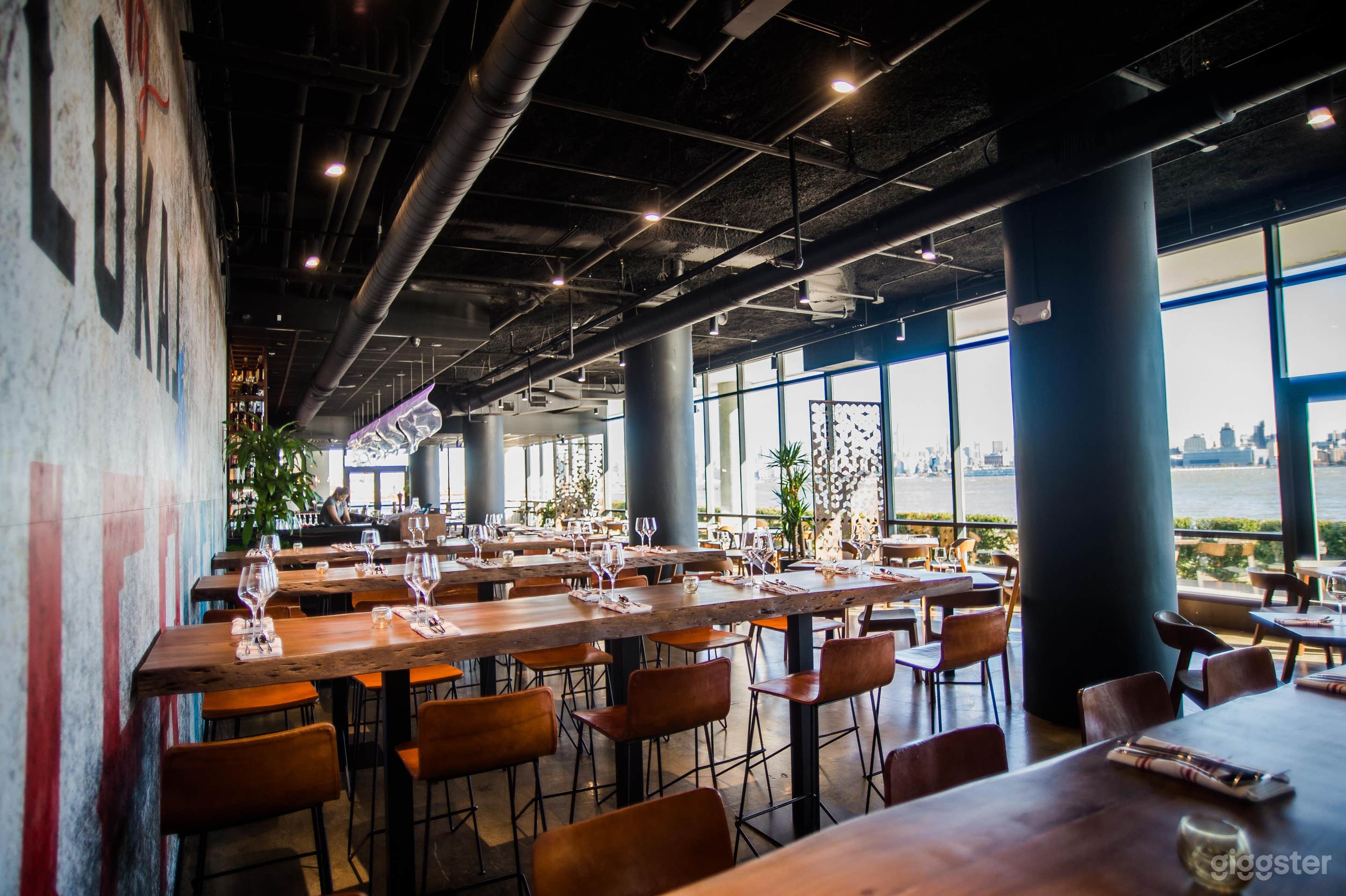 Majestic Waterfront City Views Photo 4