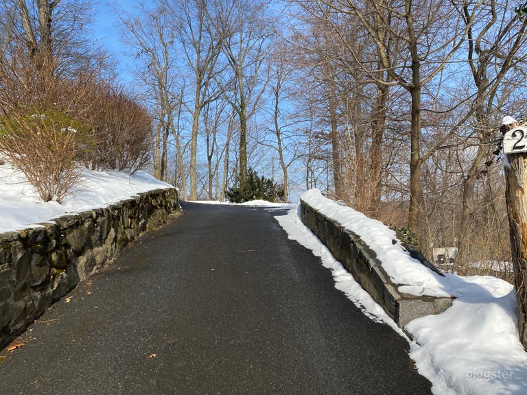  Entrance and Sample Scenery 