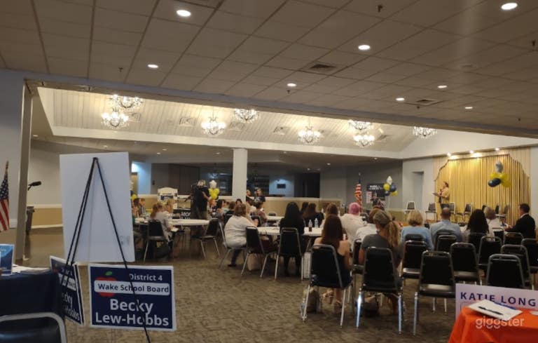  Large and Bright Private Club 