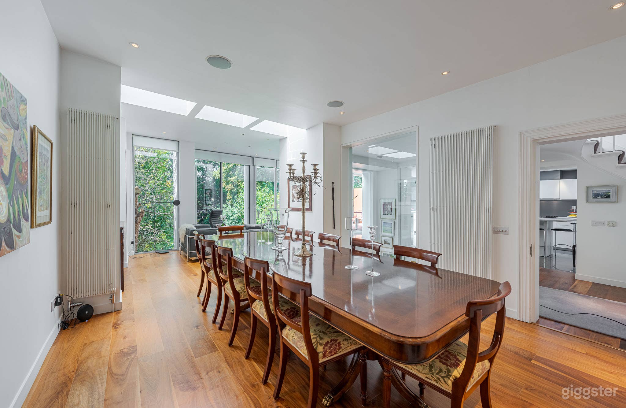Melrose House With a Magnificent, Spiral Staircase Photo 2