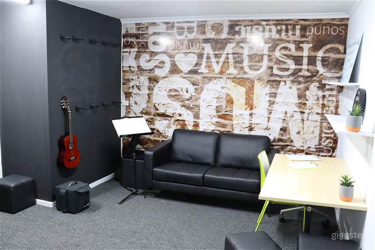 A Fully Functioning Soundproof & Air-Conditioned Music Room 