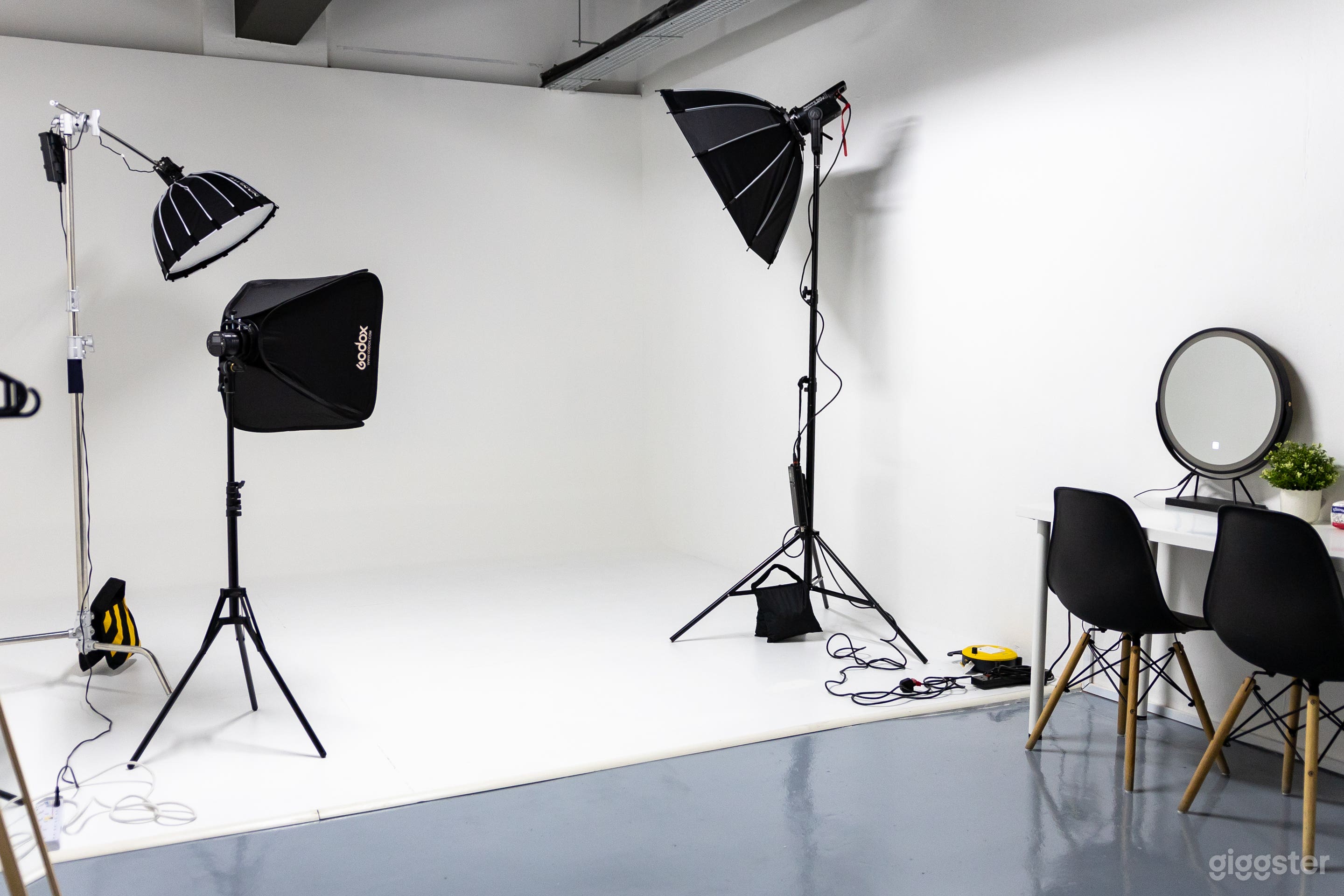 Mini Cyclo Studio for rent Photo 1