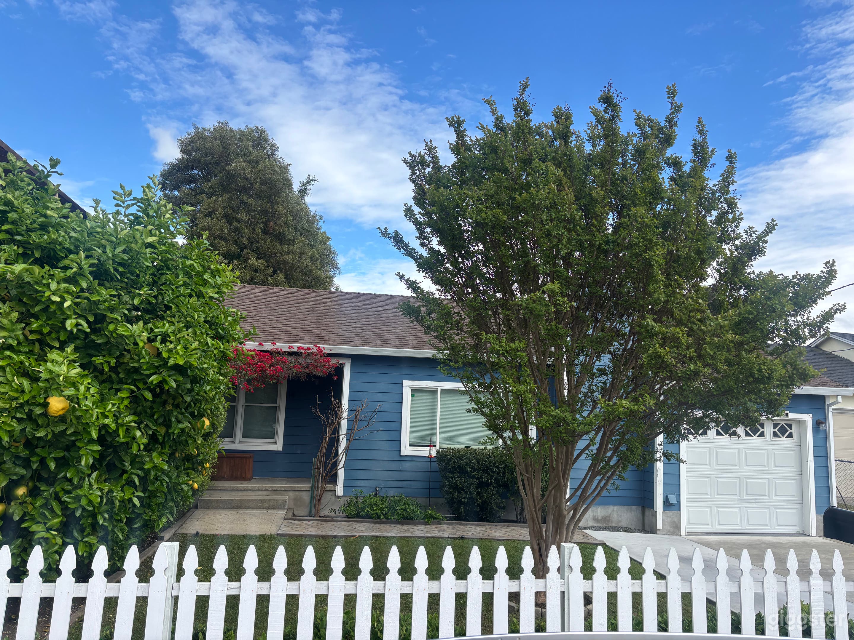 Cute home, white picket fence.  Rates negotiable! Photo 1