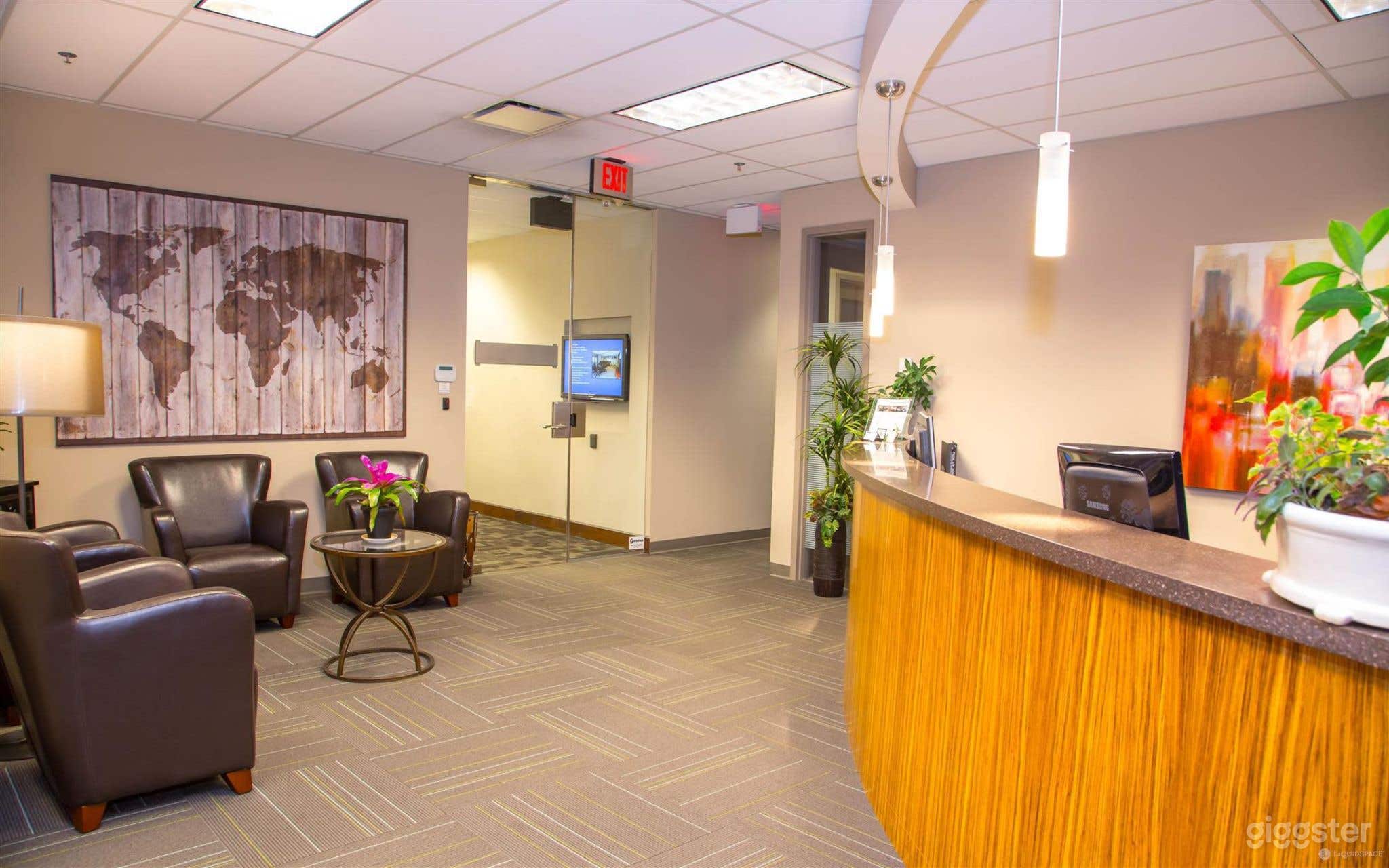 Modern Private Office Photo 4