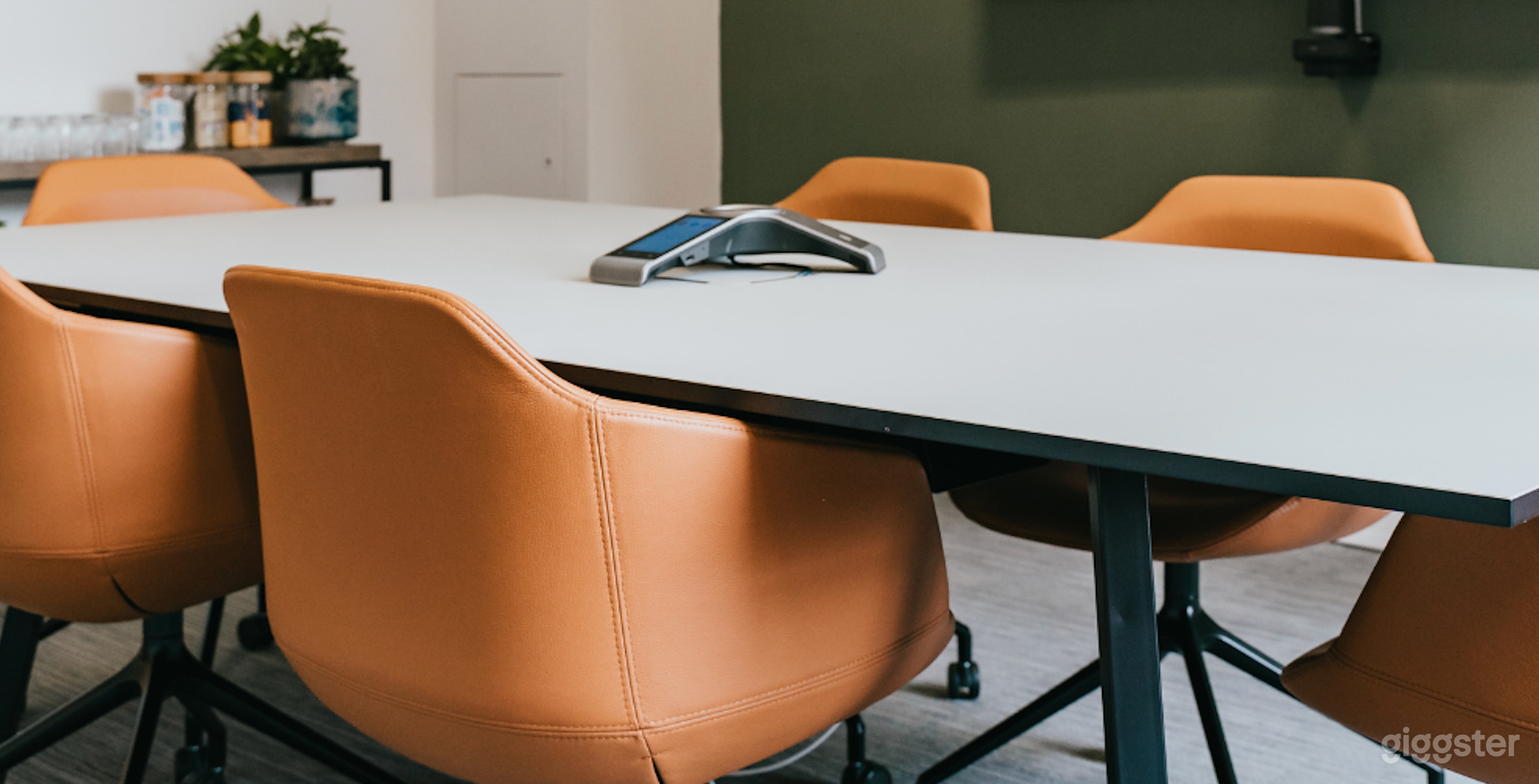 The Hirst Room Good for 8 Persons Photo 4