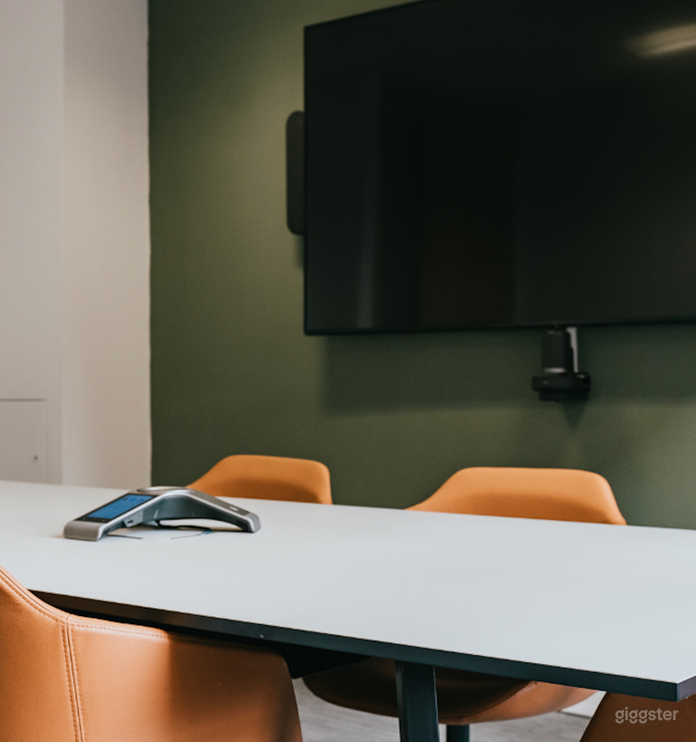  The Hirst Room Good for 8 Persons 