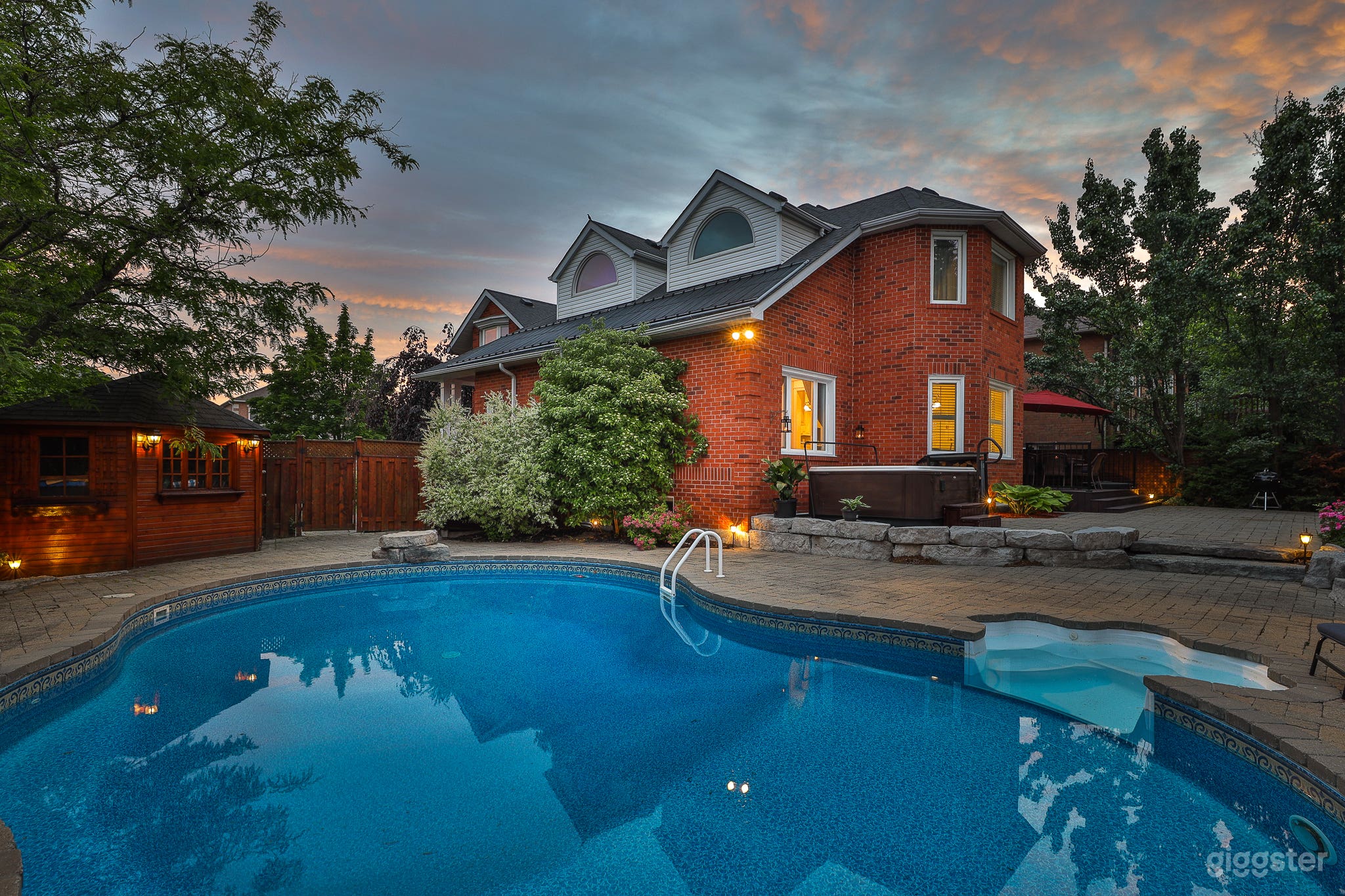 Beautiful one bedroom with pool, waterfall, hottub Photo 4