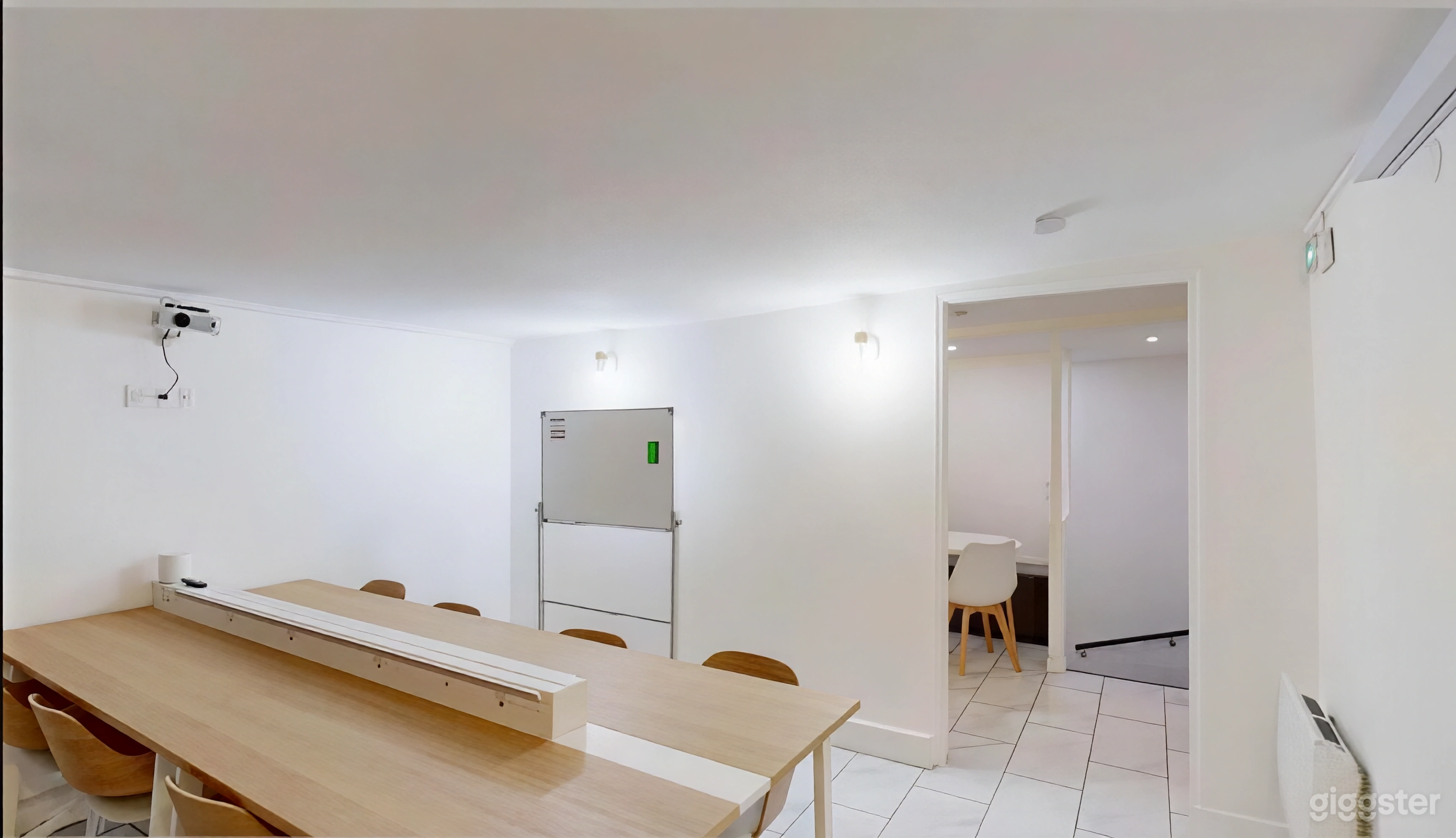 Photo de Parisian workspace with a clean minimalist decor 3