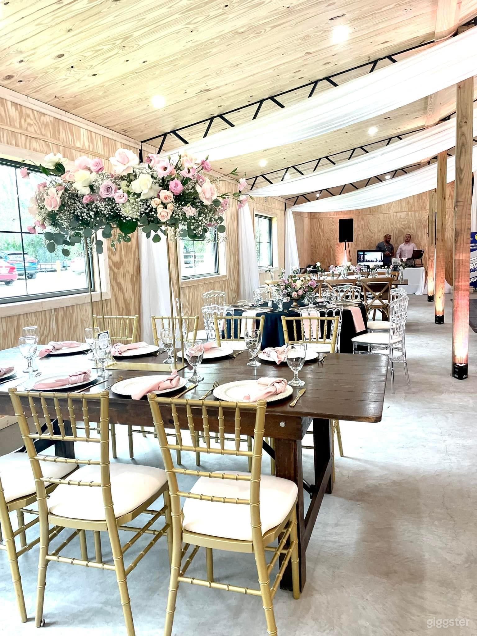 Expansive Farm + Bed &amp; Breakfast House Photo 2