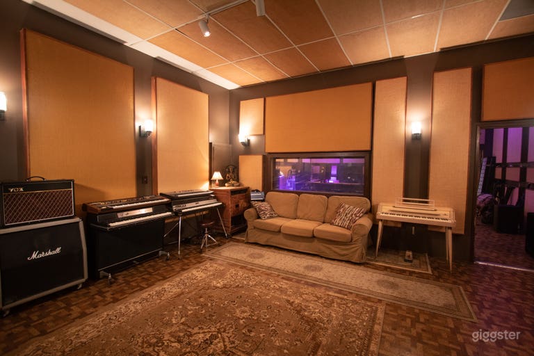  Live Room A 