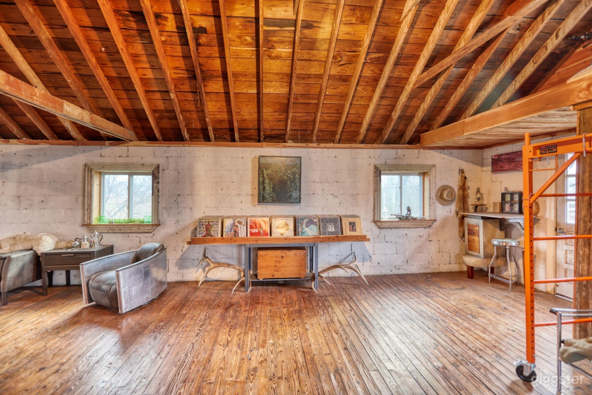 Rustic high ceilings.