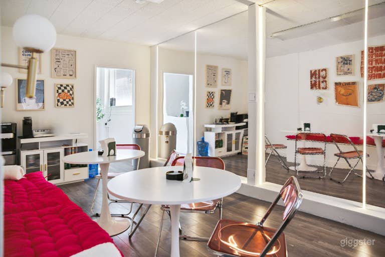  Creative Lounge & Meeting Space 