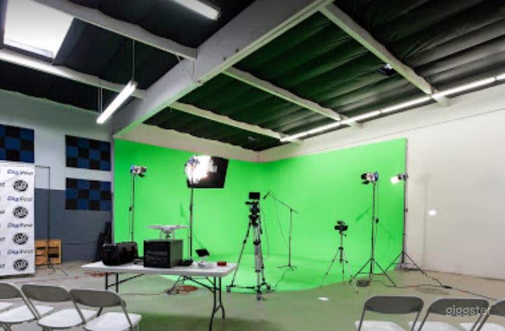 The Green Screen Room 