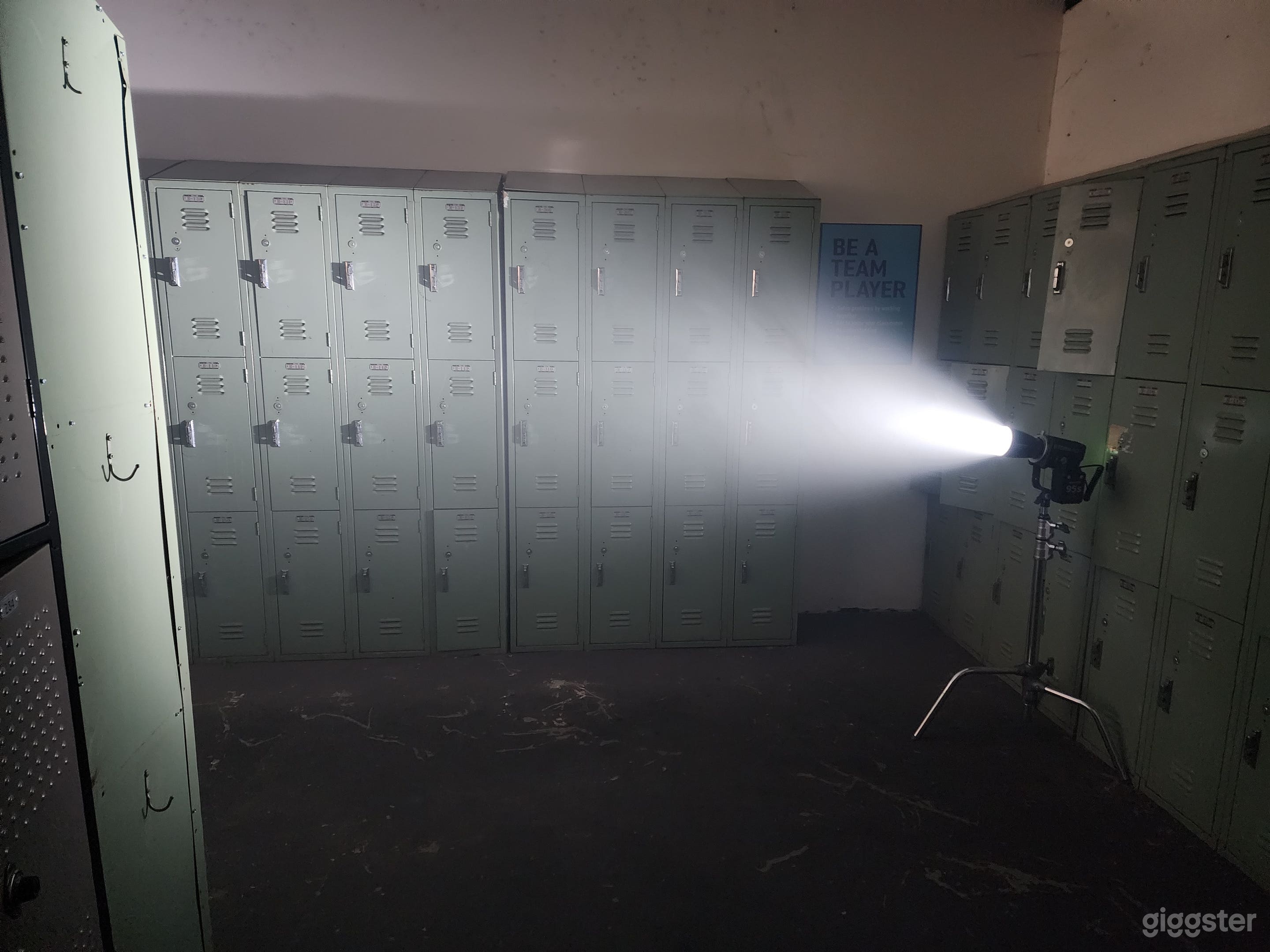 Locker room with lots of props and shower / classroom Photo 3