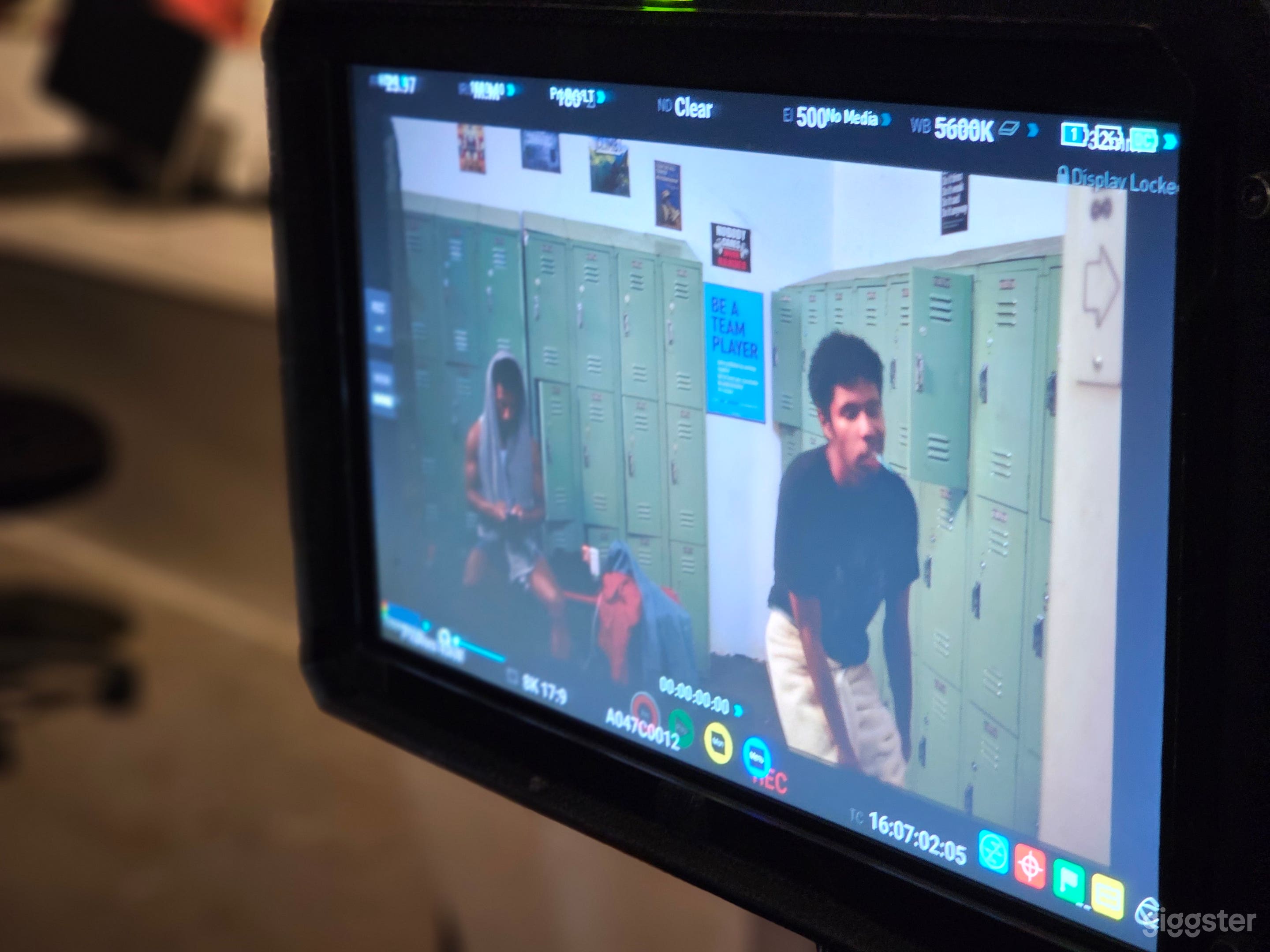 Locker room with lots of props and shower / classroom Photo 4