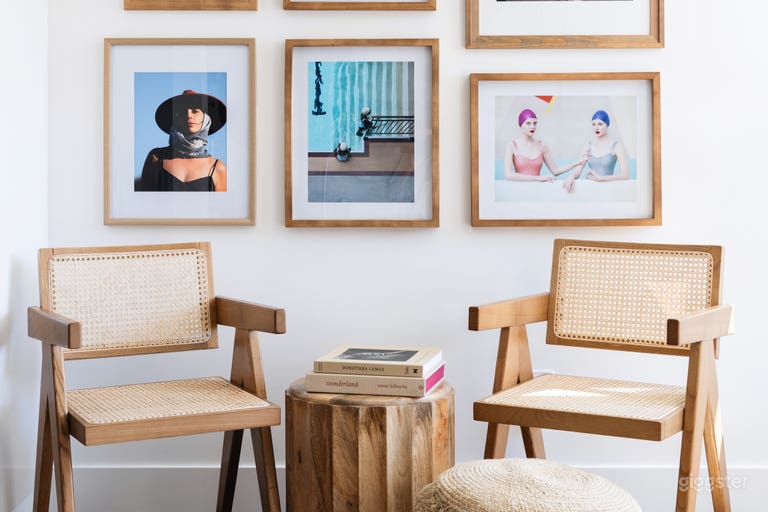  Rest area designed for both clients and creators. 