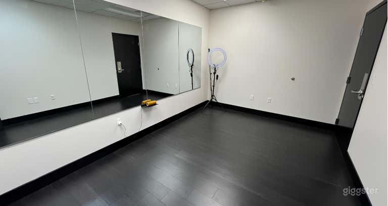 Small Dance Studio - Estrella Room 