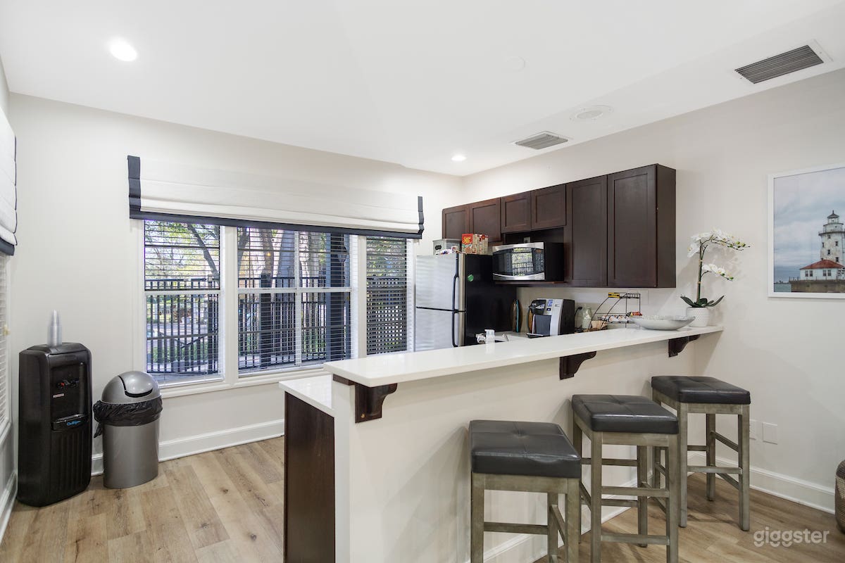 Comfy Clubhouse in Brandon Photo 3