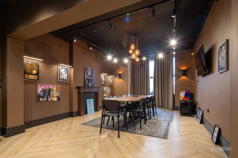  Stylish and Modern Boardroom 