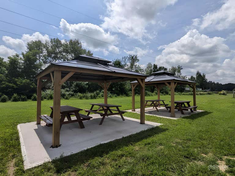  PÉRGOLA CON MESA DE PICNIC 