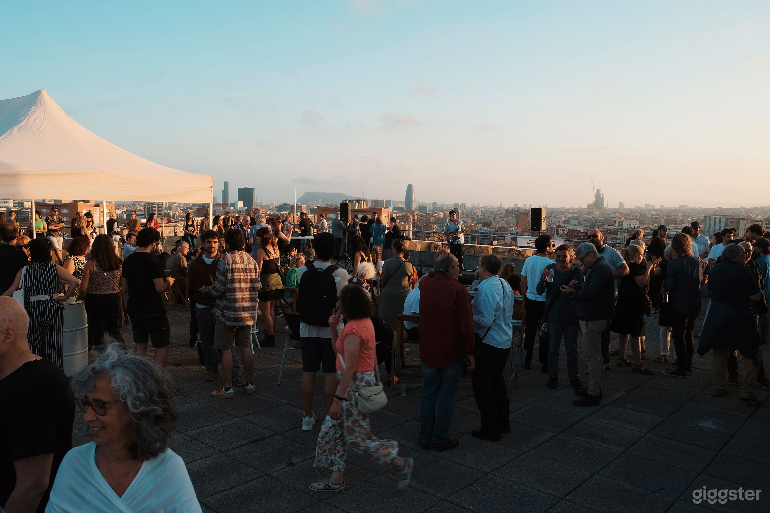 Gallery with 360º Panoramic View Photo 1