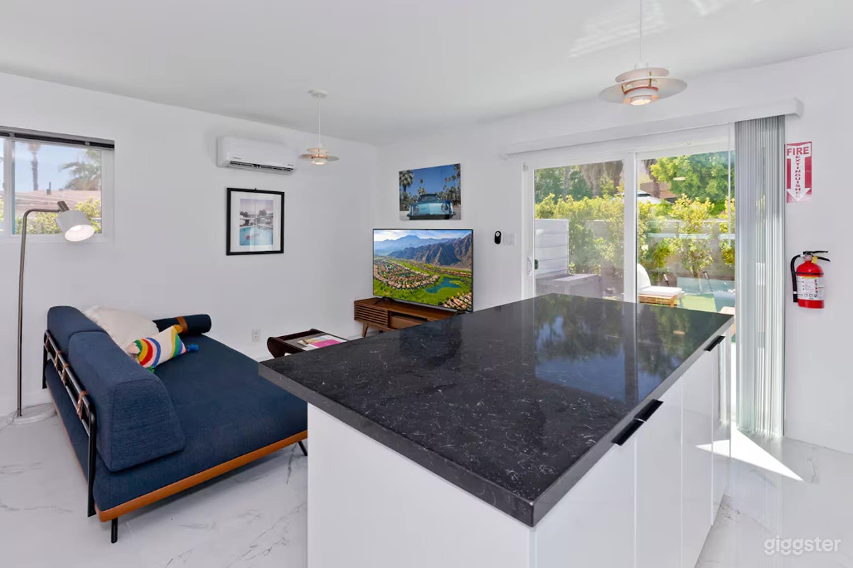 Retro Palm Springs Home with Pool Photo 2