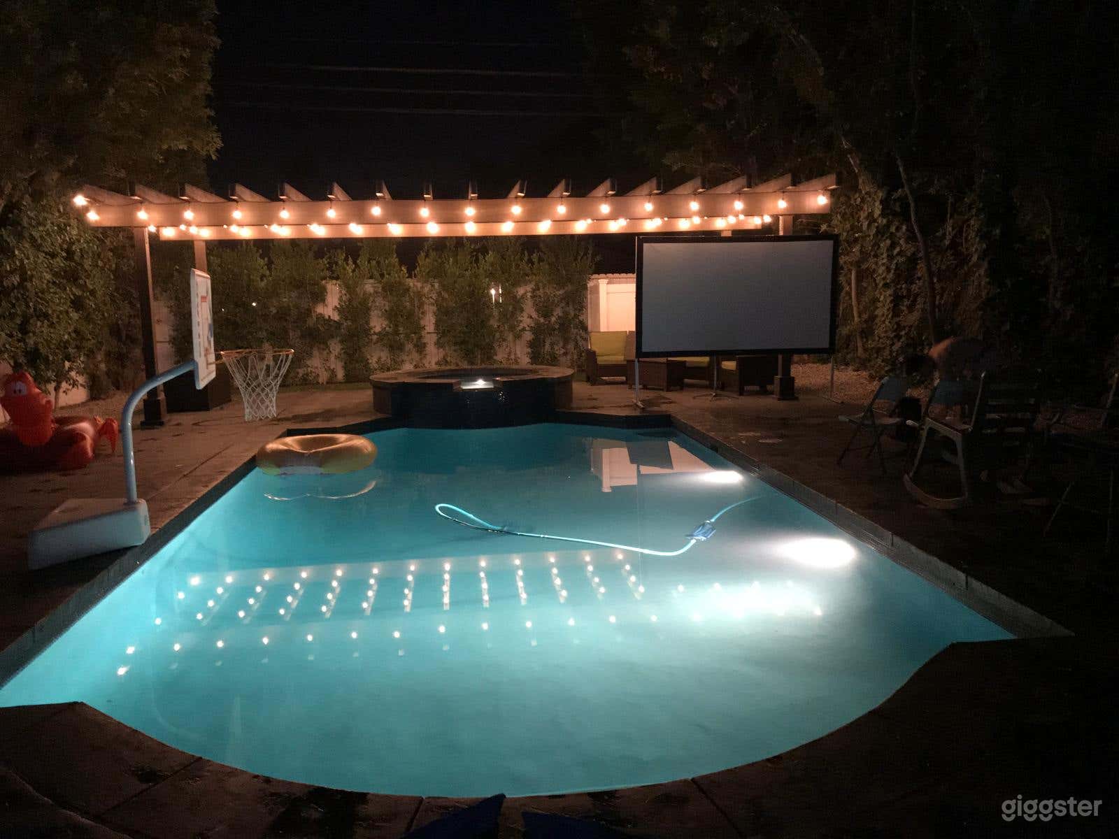 Spacious backyard and pool with jacuzzi. Photo 2