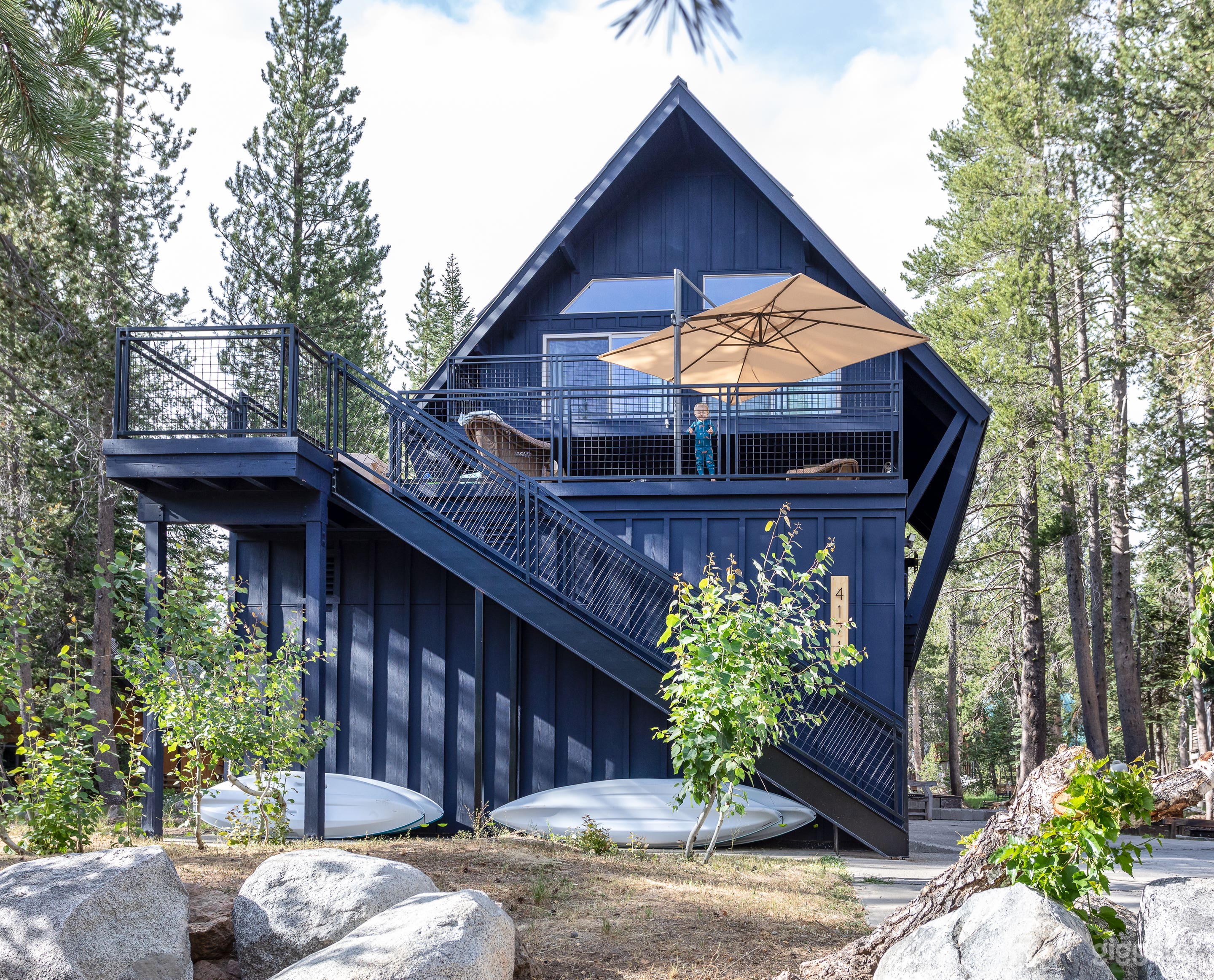 Van Norden Lodge: Serene Lakes Photo 1