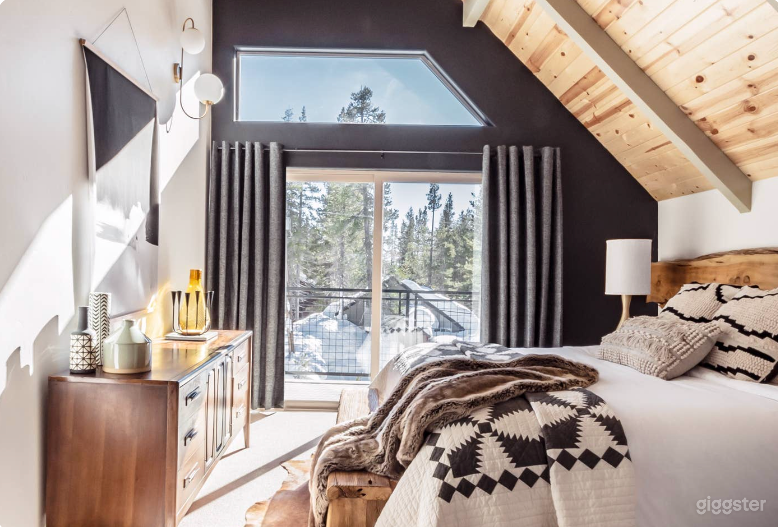 Van Norden Lodge: Serene Lakes Photo 2