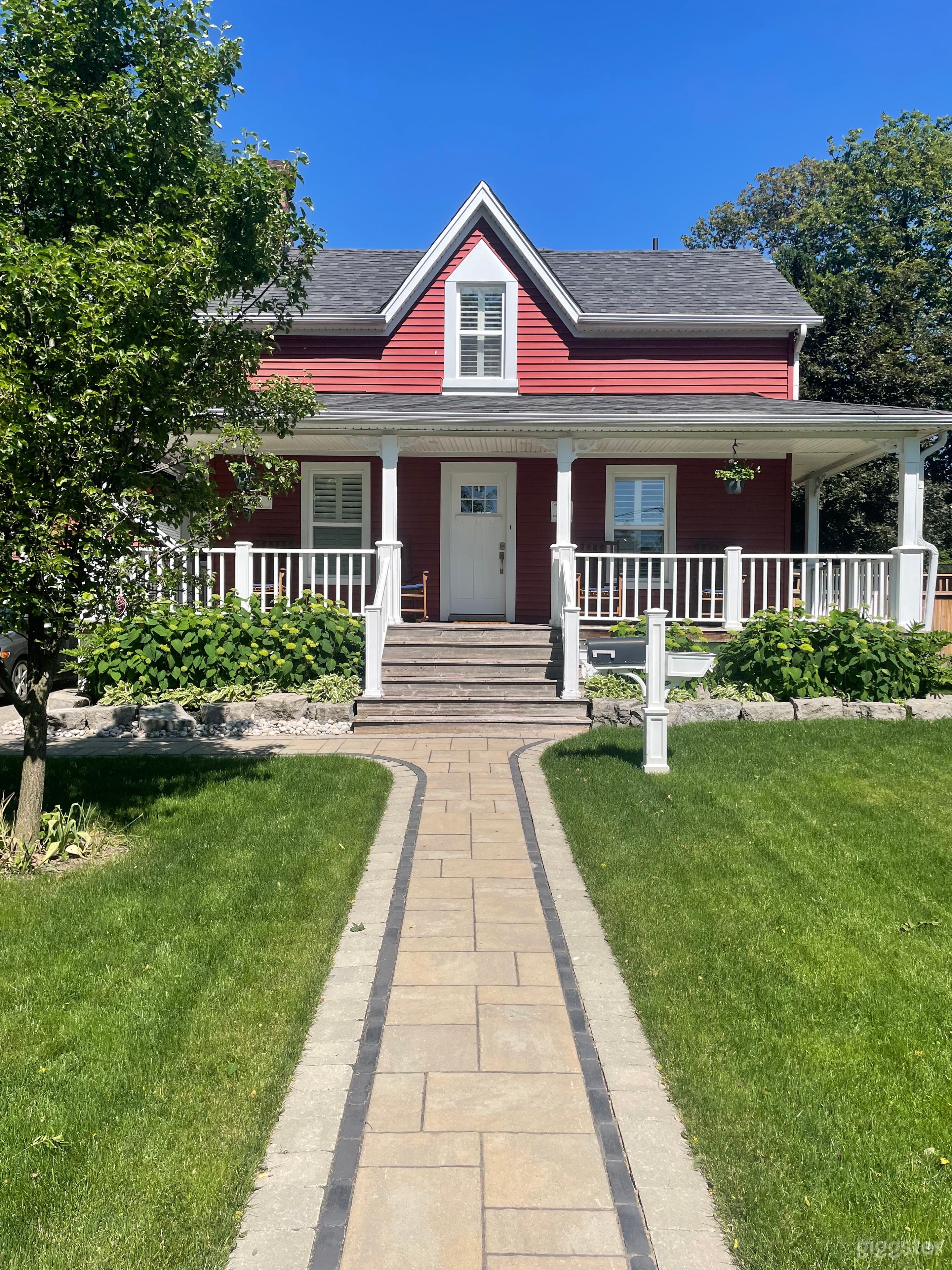 Beautiful Heritage Home in Historic Downtown Area Photo 2
