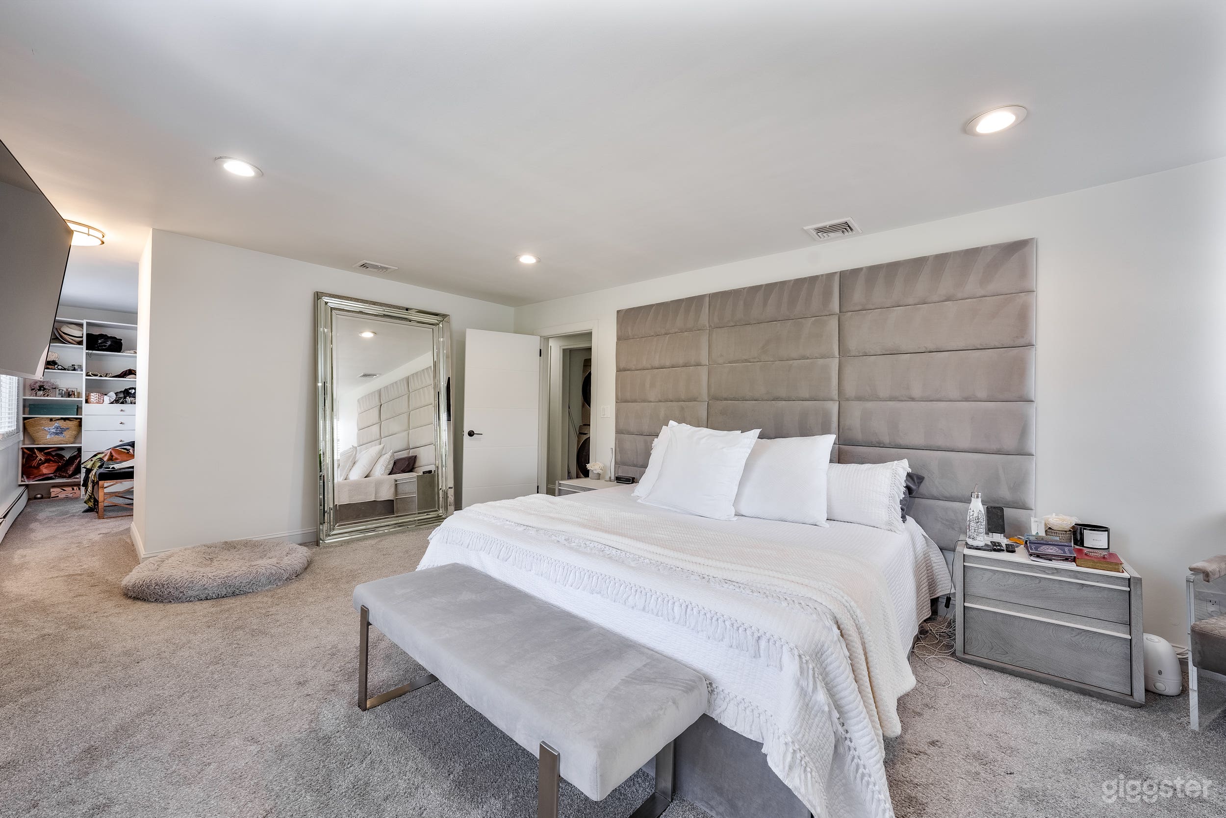 Suburban oasis great for filming &amp; photo shoots! Photo 3