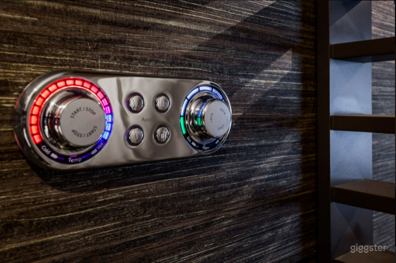 ULTIMATE ROOM - 105 Photo 2