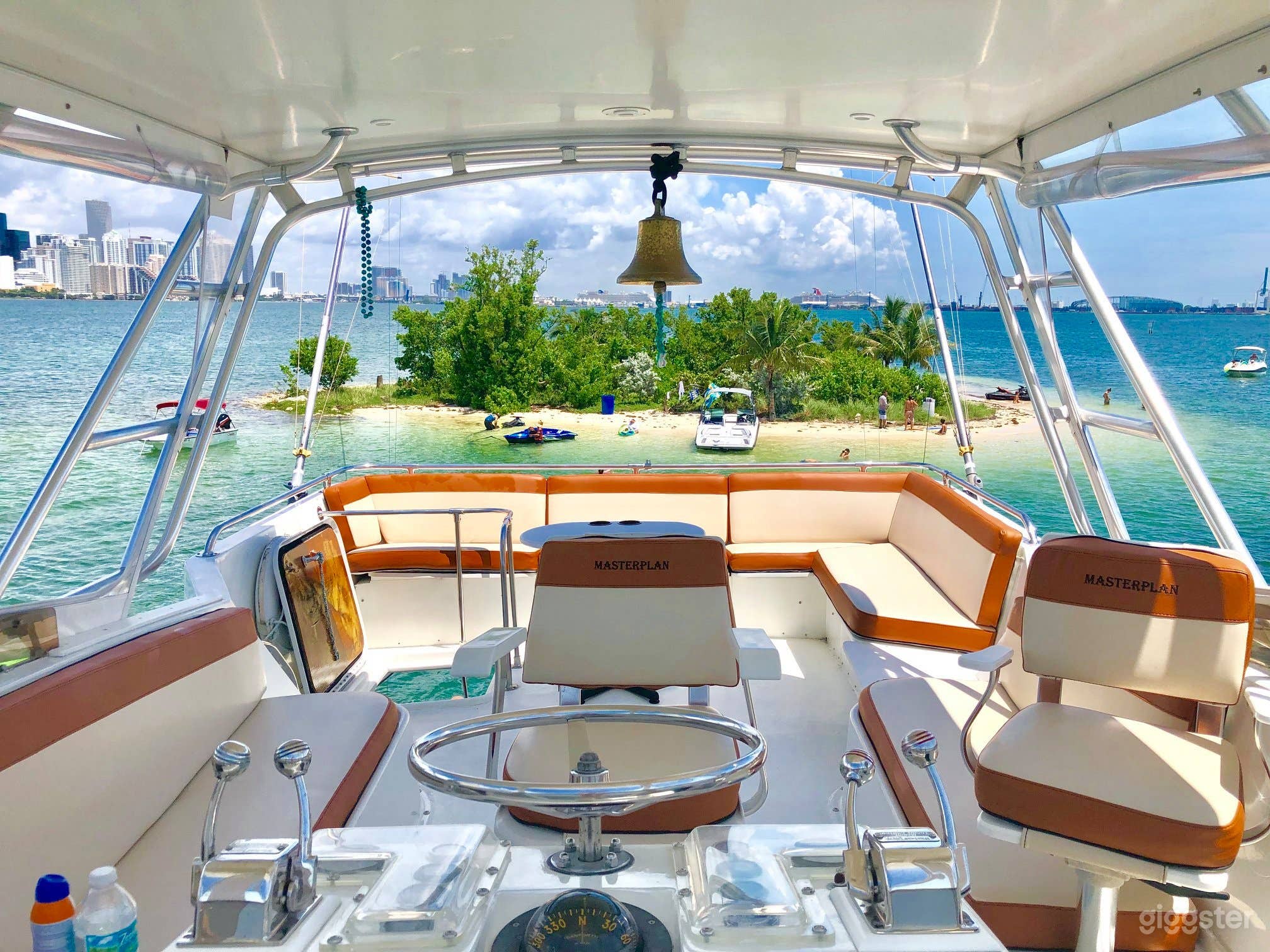 60ft Miami Style Yacht (MASTERPLAN) Photo 2